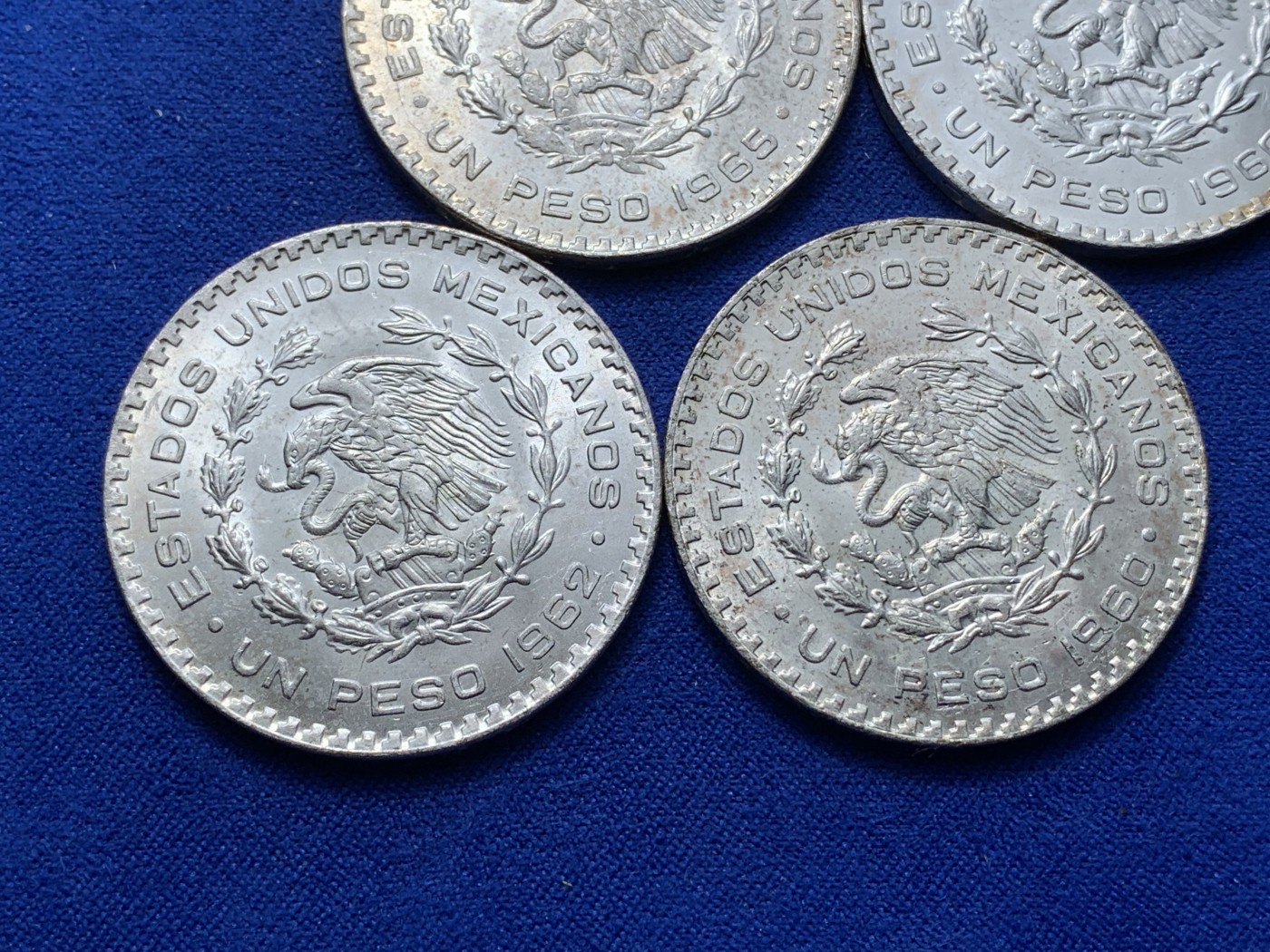 《竞宝斋》第224场-周日，周一，周二 3场 (全场包邮) 4枚一组 墨西哥1比索银币，不同年份