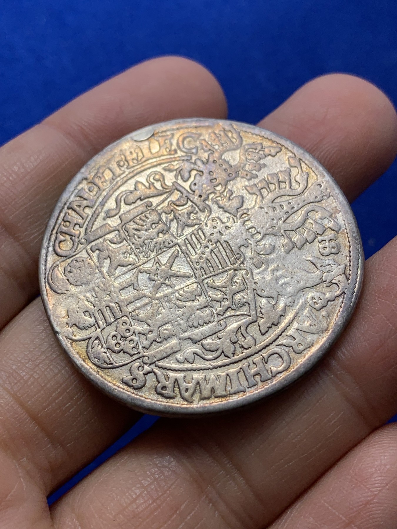 《竞宝斋》第224场-周日，周一，周二 3场 (全场包邮) 德国 1589年 萨克森 持剑武士泰勒大银币 12点处有焊接痕迹 细节见图