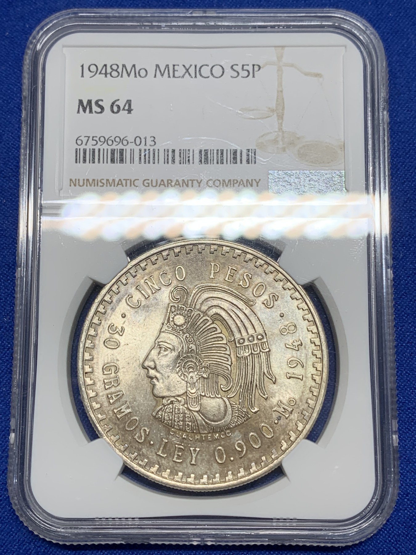 《竞宝斋》第224场-周日，周一，周二 3场 (全场包邮) NGC-MS64 墨西哥1948年玛雅阿兹特克5比索大银币 银光奕奕，包浆非常漂亮，不是一般的白币能比。鹰羽毛打印的根根锋利漂亮，正面人像威武从容。