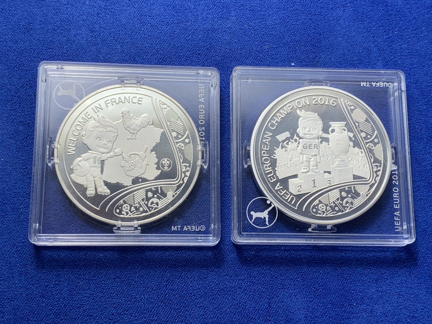 《竞宝斋》第224场-周日，周一，周二 3场 (全场包邮) 两枚一组 2016年欧洲世界杯足球纪念章一对