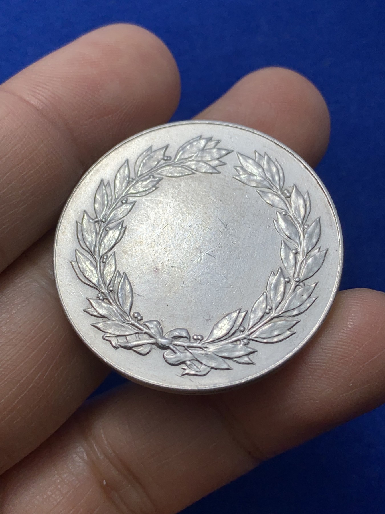 《竞宝斋》第224场-周日，周一，周二 3场 (全场包邮) 法国L'URBAINE人寿保险公司银章 直径36mm 重量20.67克 丰饶角银标 高点完好 底板转光