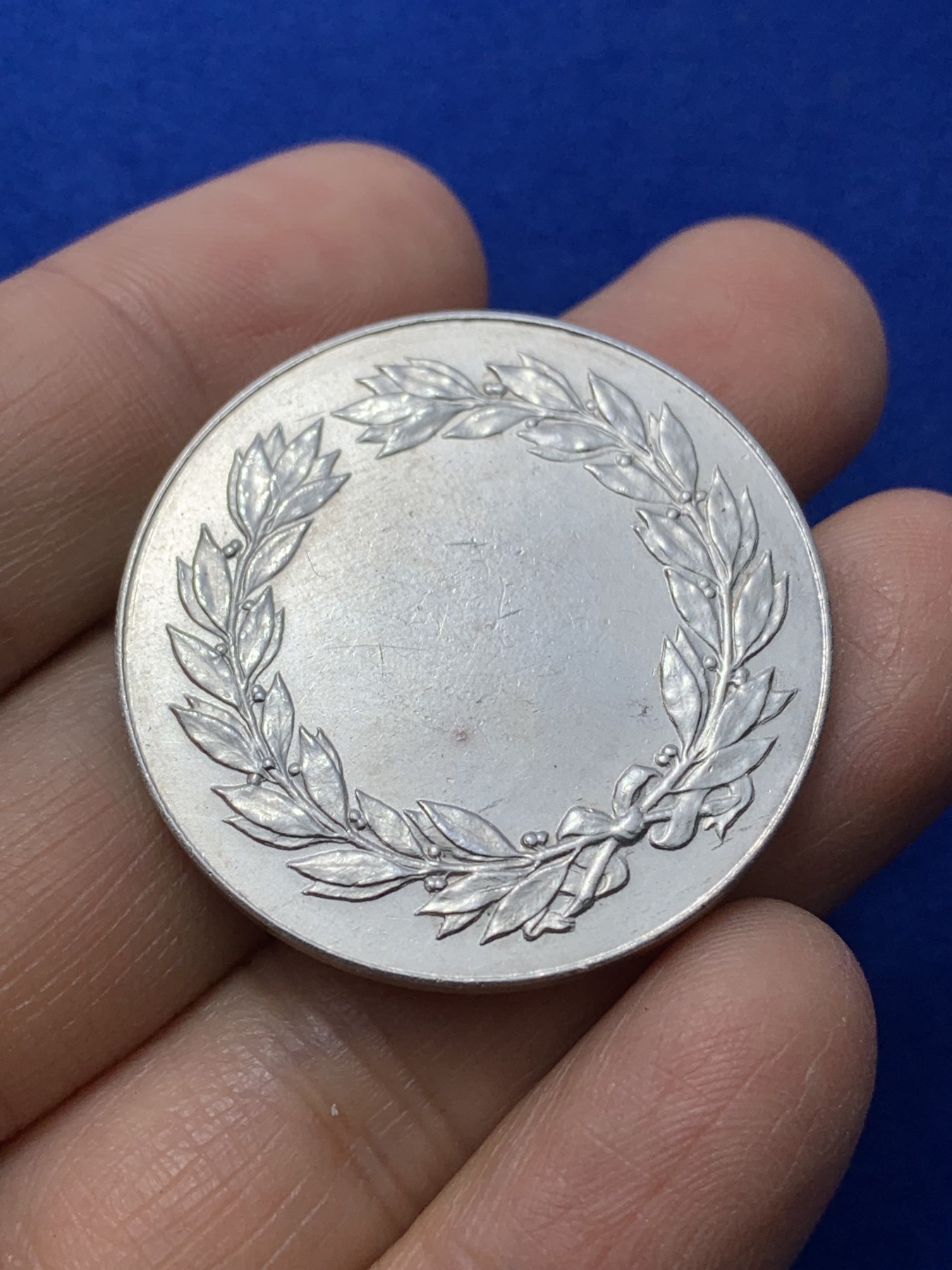 《竞宝斋》第224场-周日，周一，周二 3场 (全场包邮) 法国L'URBAINE人寿保险公司银章 直径36mm 重量20.67克 丰饶角银标 高点完好 底板转光