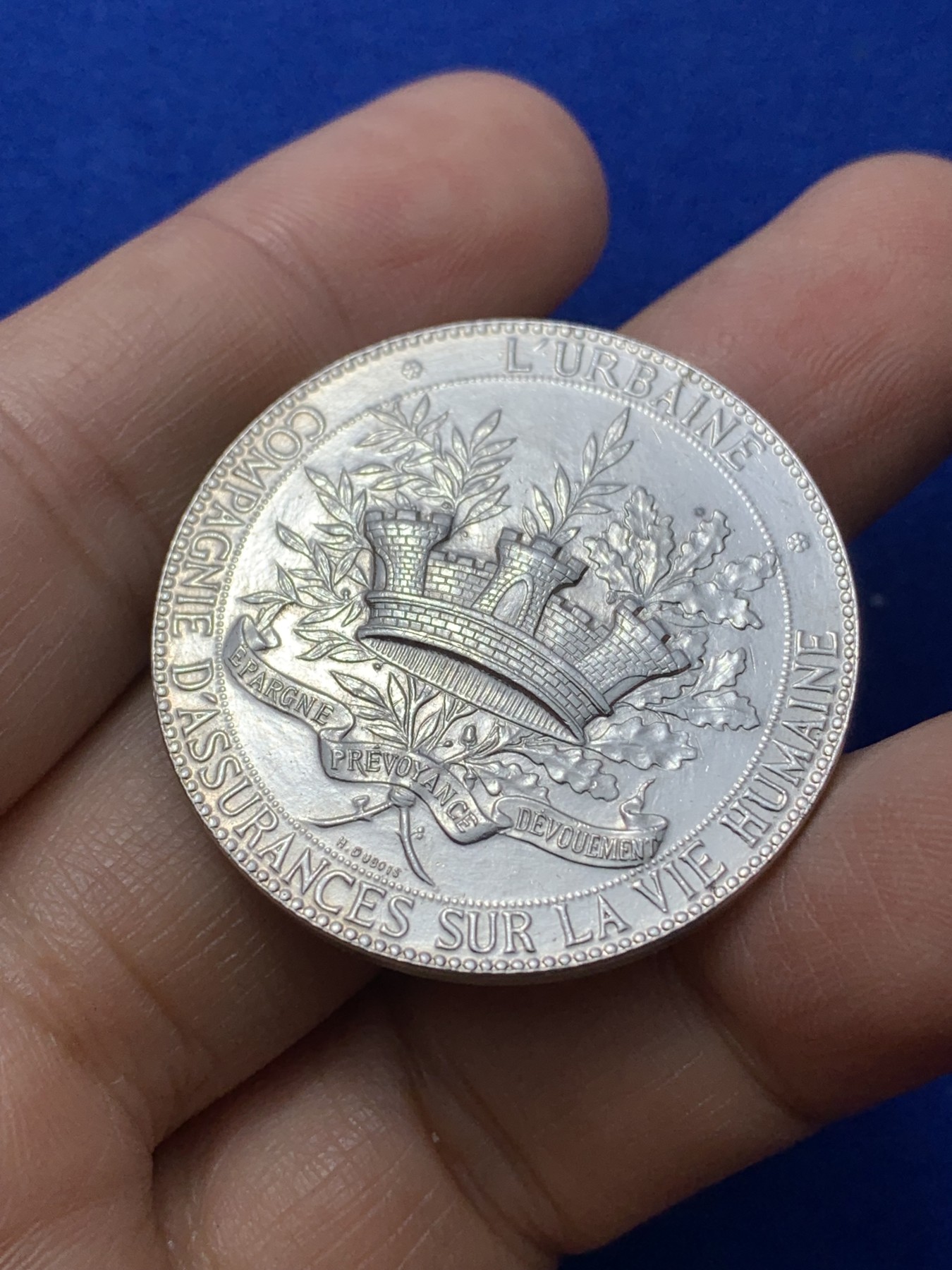 《竞宝斋》第224场-周日，周一，周二 3场 (全场包邮) 法国L'URBAINE人寿保险公司银章 直径36mm 重量20.67克 丰饶角银标 高点完好 底板转光