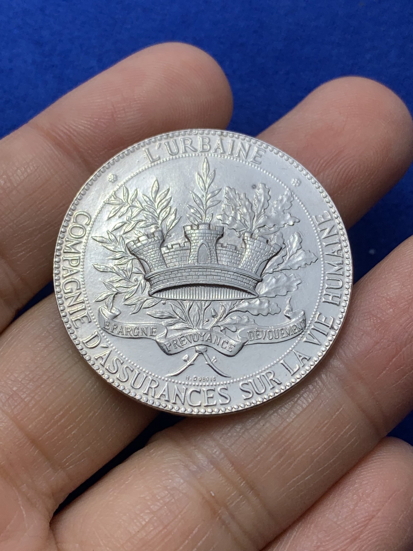 《竞宝斋》第224场-周日，周一，周二 3场 (全场包邮) 法国L'URBAINE人寿保险公司银章 直径36mm 重量20.67克 丰饶角银标 高点完好 底板转光