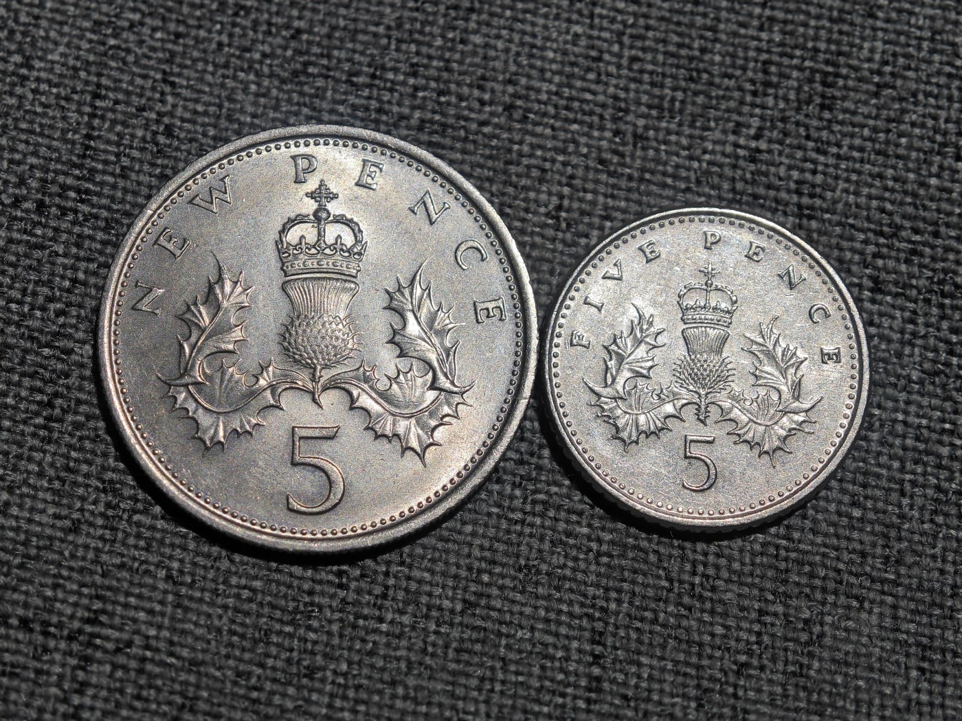 外国硬币收藏第5期 英国新版老版女王5便士2枚