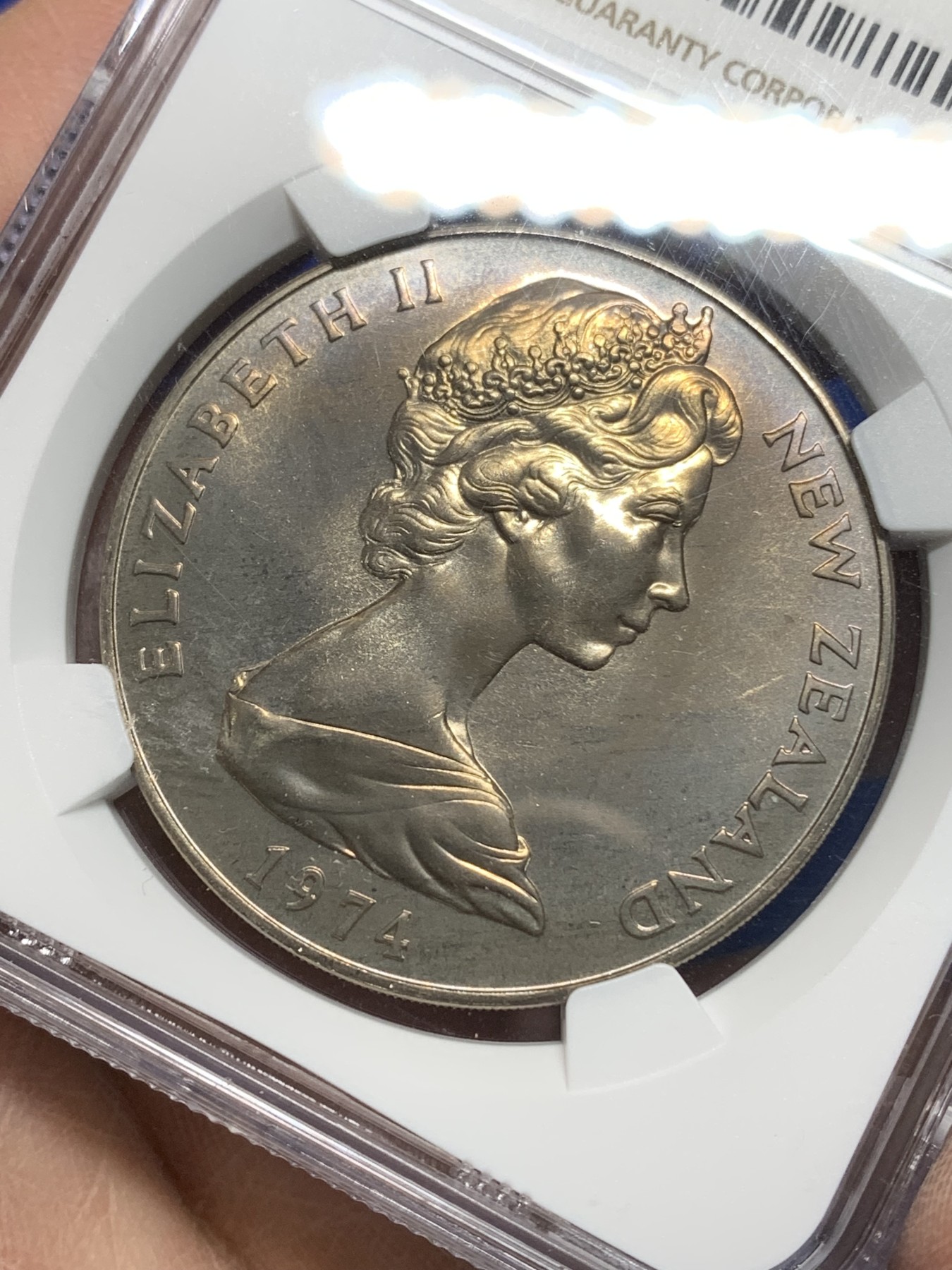 《竞宝斋》第225场-周日，周一，周二 3场 (全场包邮) NGC-MS66  1974新西兰1元 带包浆少见