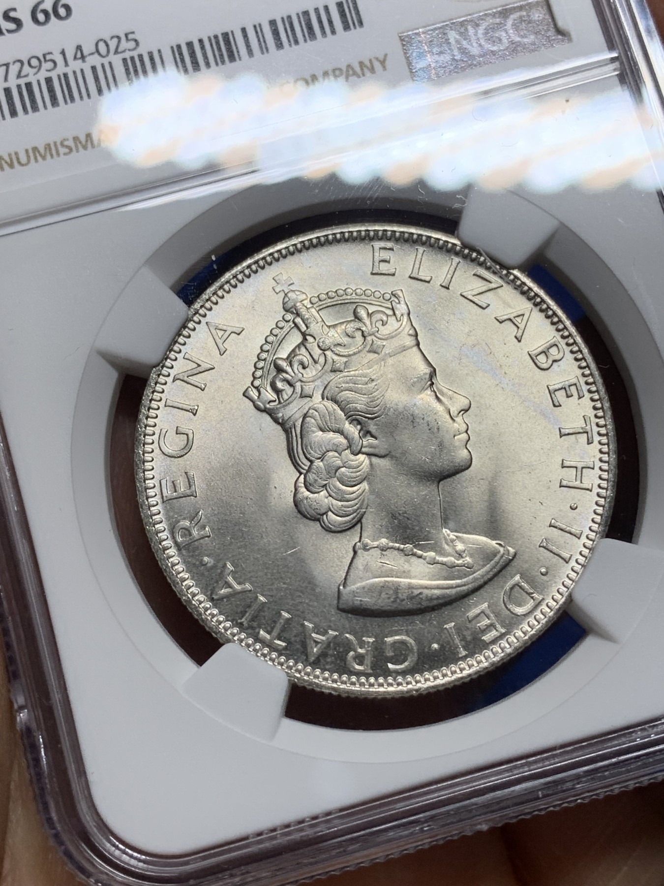 《竞宝斋》第225场-周日，周一，周二 3场 (全场包邮) NGC MS66英属百慕大群岛1964年伊丽莎白二世1克朗大银币 原装卷拆高分 收藏级