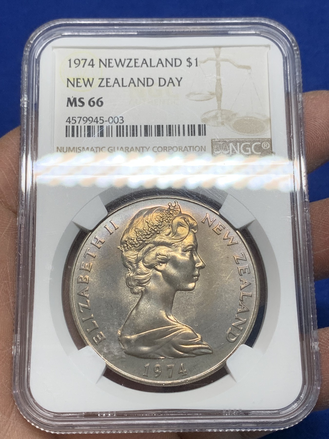 《竞宝斋》第225场-周日，周一，周二 3场 (全场包邮) NGC-MS66  1974新西兰1元 带包浆少见