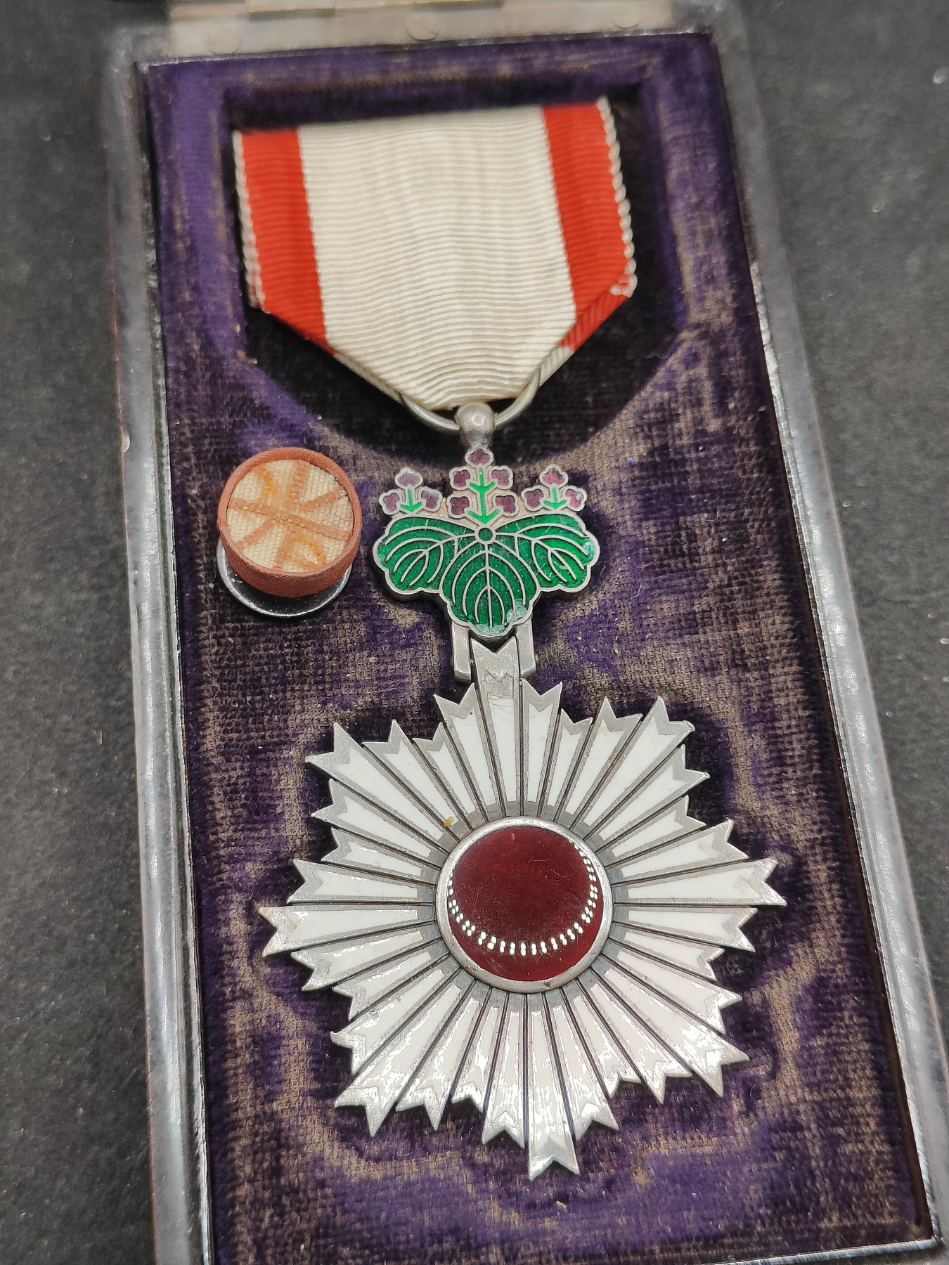 全场0元起拍 第118期 咸鱼国勋章拍卖专场 12月20日（周三）下午6：00开始 明治时期内缩珐琅  六等瑞宝章带略 银制