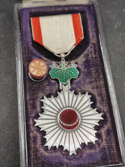 全场0元起拍 第118期 咸鱼国勋章拍卖专场 12月20日（周三）下午6：00开始 - 明治时期内缩珐琅  六等瑞宝章带略 银制