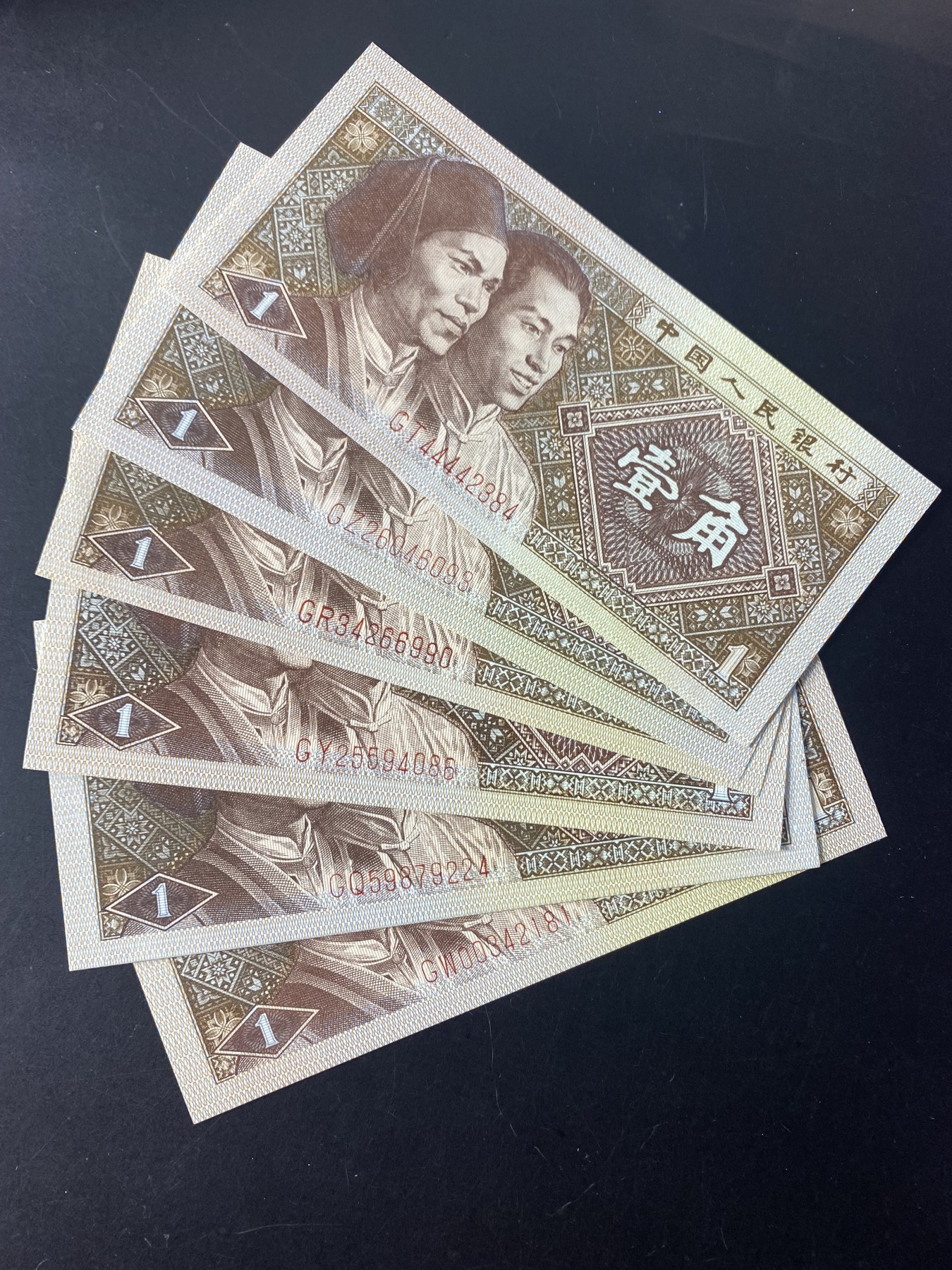 一线荧光币第345期拍场 8001G组6个冠号，太难配冠了，荧光效果也很哇塞！裸币6张，喜欢的朋友一定不要错过，机会难得