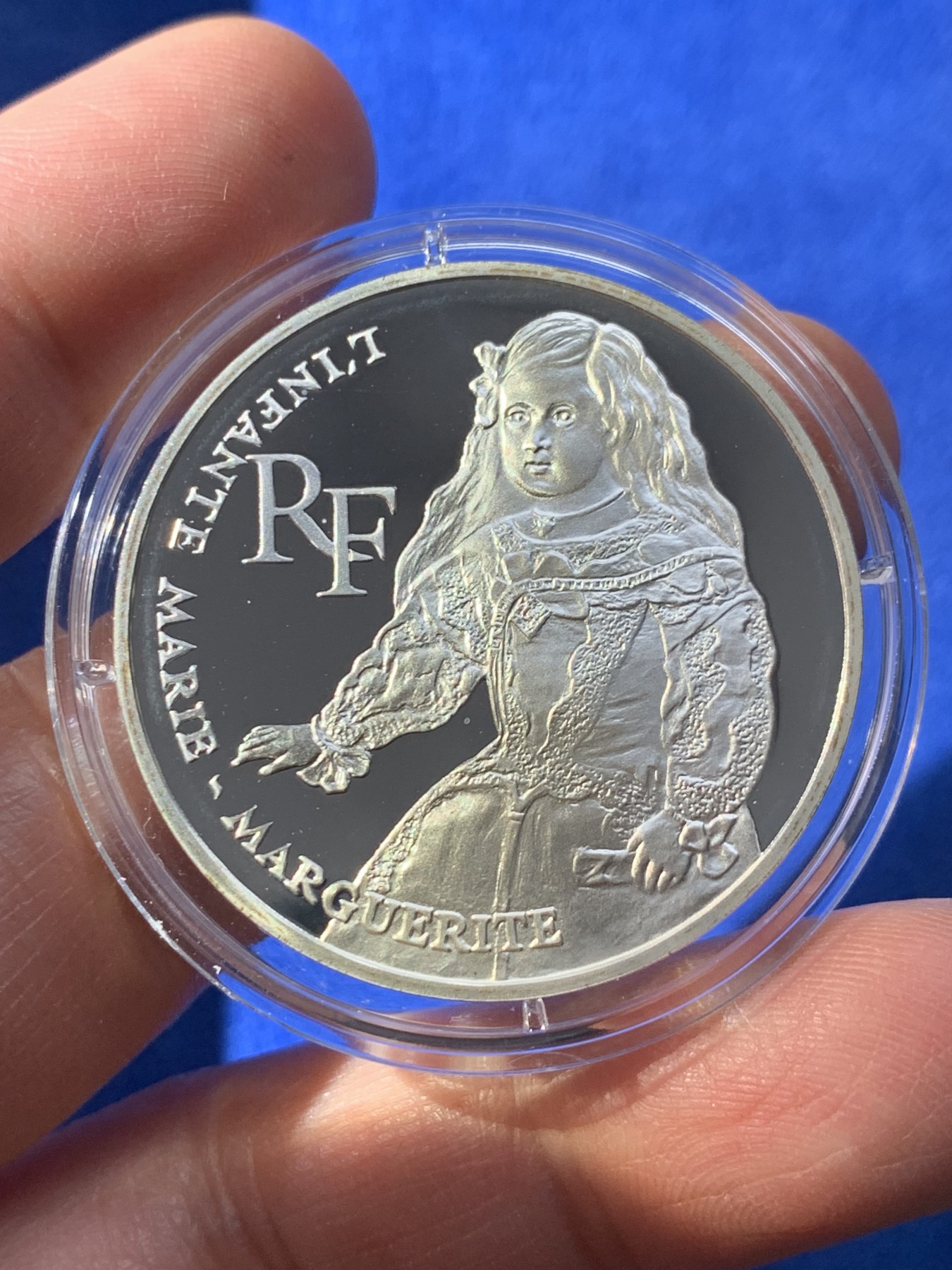 《竞宝斋》第225场-周日，周一，周二 3场 (全场包邮) 法国1993年卢浮宫珍藏系列-玛格丽特公主100法郎精制银币（盒证齐全） 重22.2g 900银 37mm 发行20000