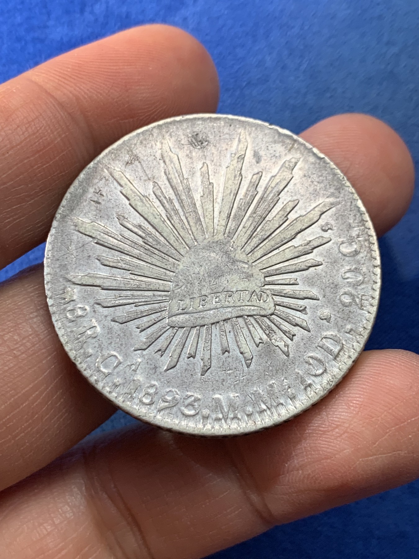 《竞宝斋》第225场-周日，周一，周二 3场 (全场包邮) 1893年墨西哥鹰洋 XF品，老鹰双翼下太阳戳和8字戳挺有特色