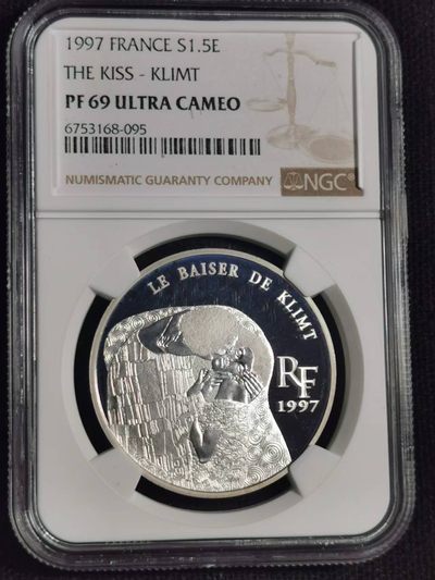 刘世昌艺术品销售中心～虎踞龙蟠*金杨在线联拍群第508期 - 法国1997年古斯塔夫克林姆特名画《吻》10法郎1.5欧元双面值精制纪念银币（NGC PF69UC 串号：6753168-095）1枚。