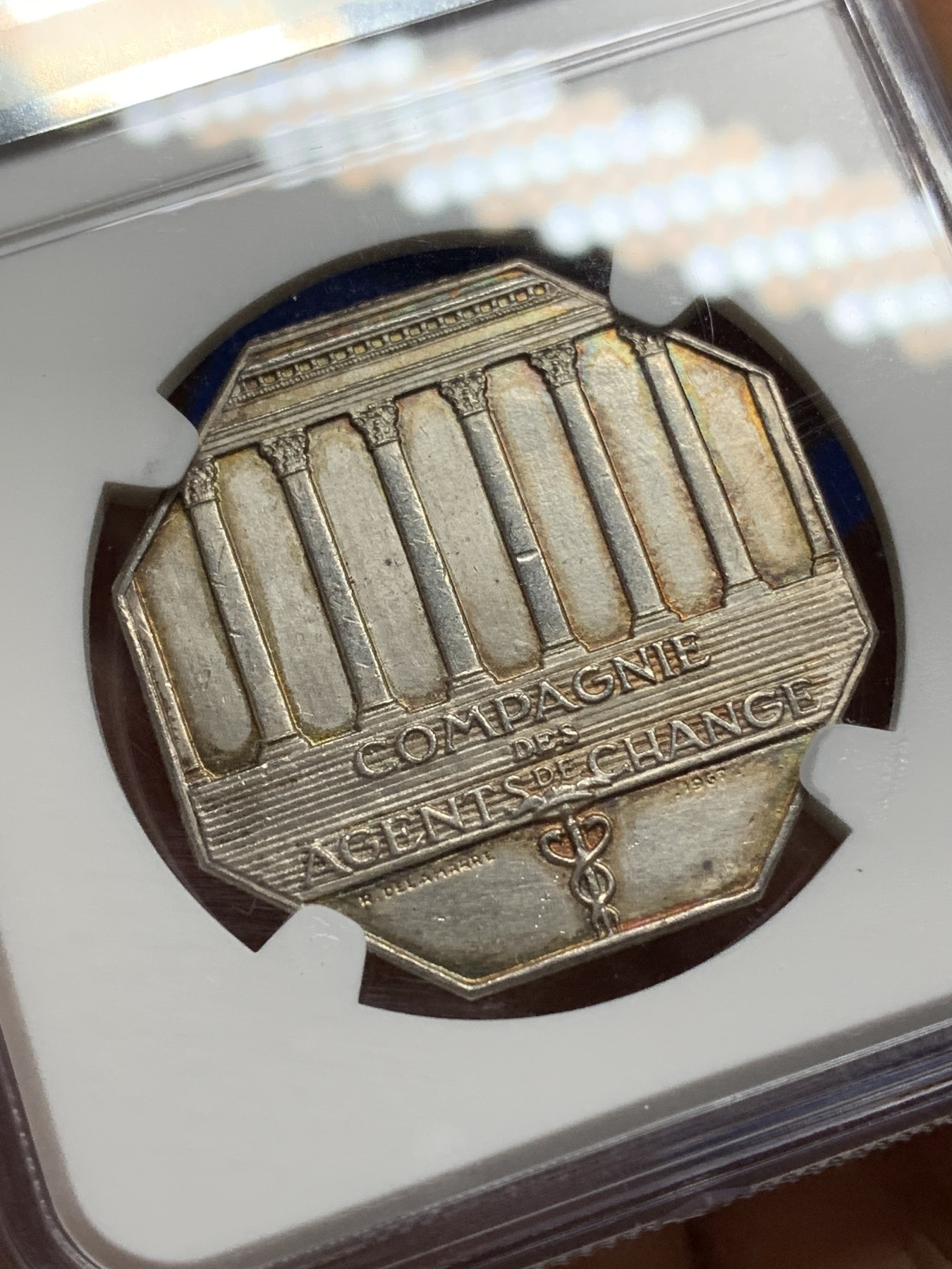 《竞宝斋》第225场-周日，周一，周二 3场 (全场包邮) NGC MS65 法国1967巴黎证券交易所八角银质代币 收藏级分数！