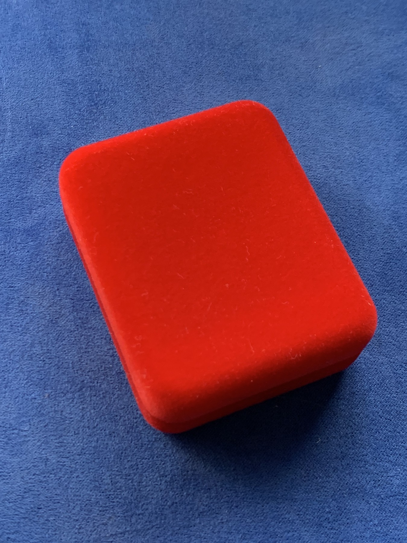 《竞宝斋》第225场-周日，周一，周二 3场 (全场包邮) 澳大利亚 1997年 笑翠鸟 熊猫镶嵌银币 含纯银1盎司999银，金猫重0.5克黄金，发行1.5万枚，为上海国际钱币展而发行 原盒带证书