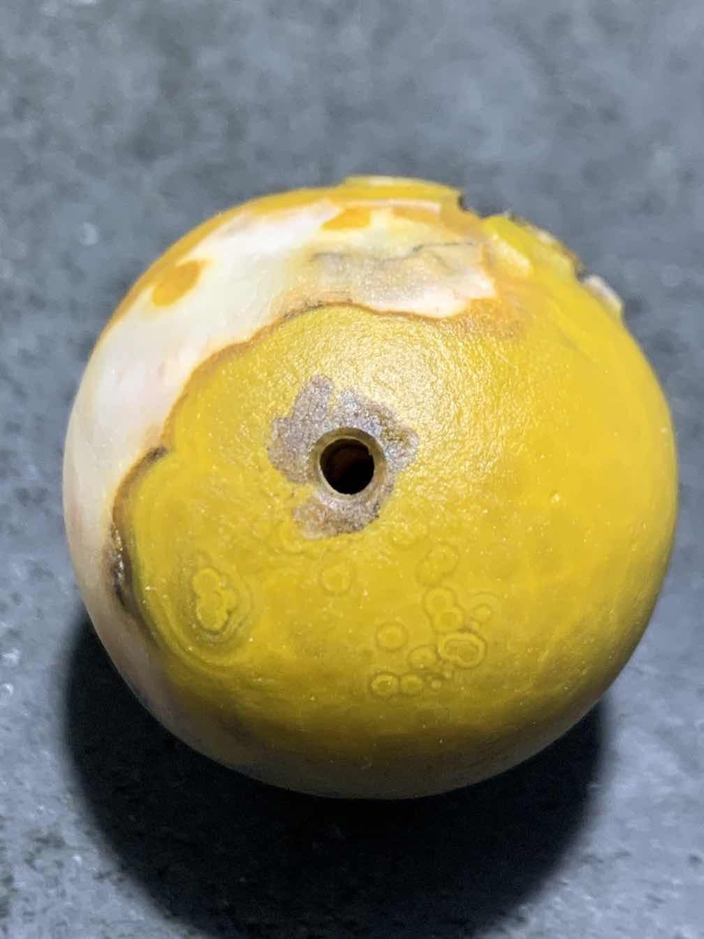 精美高玉化亚光原皮风化纹战国红玛瑙手工雕刻福字大圆珠一颗！