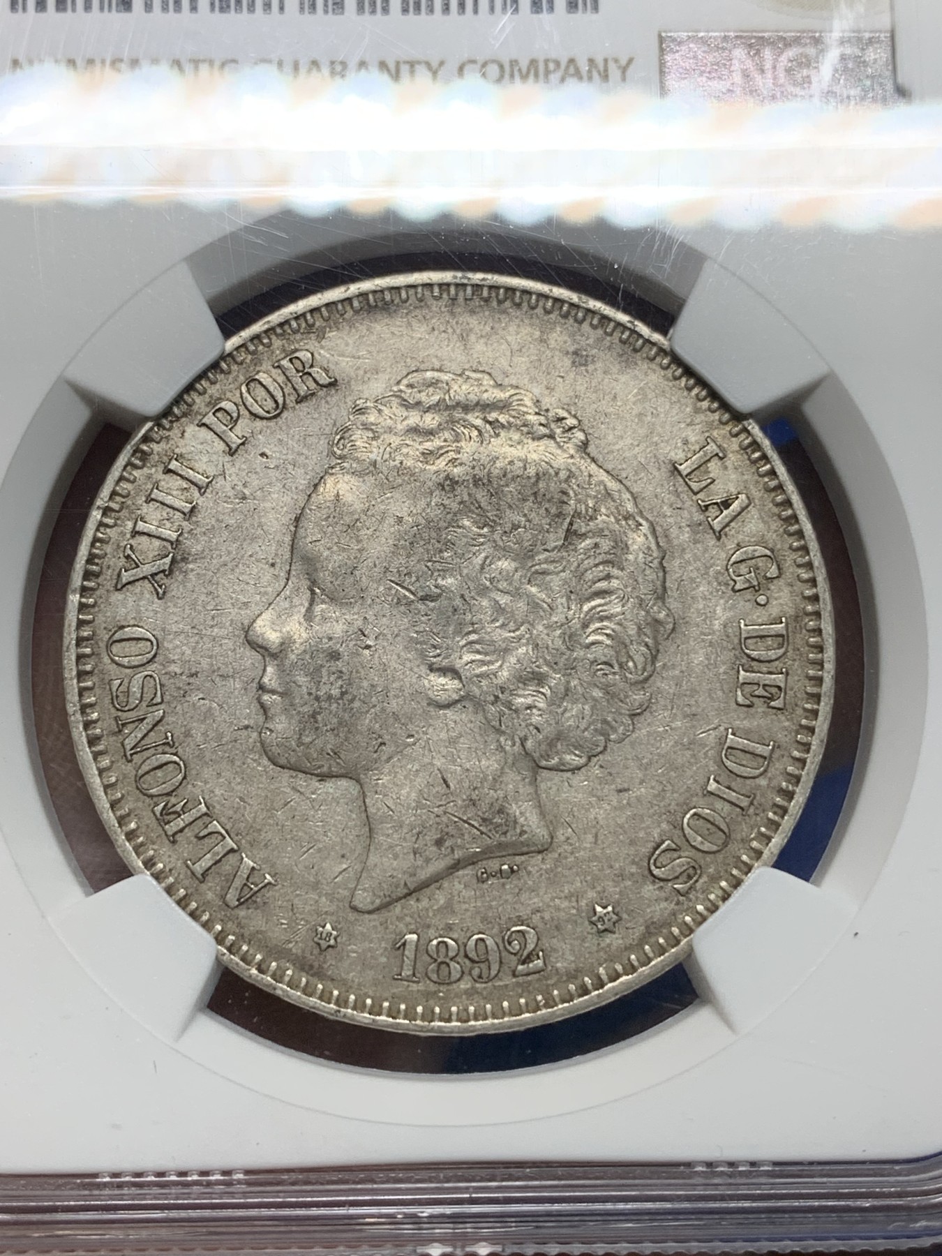 《竞宝斋》第225场-周日，周一，周二 3场 (全场包邮) NGC AU50 西班牙1892年 阿方索十三世爆炸头 5比塞塔双柱大银币