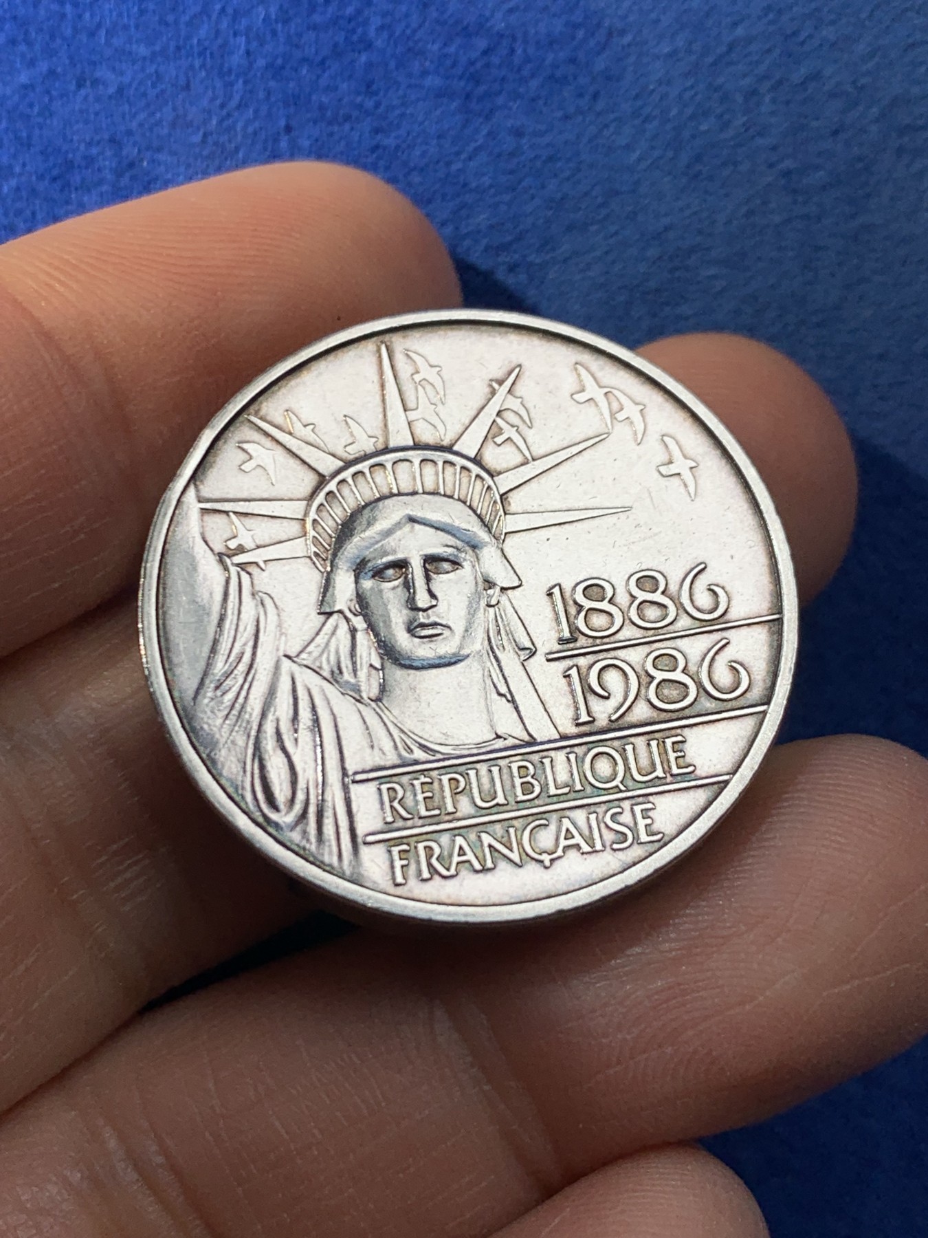 《竞宝斋》第225场-周日，周一，周二 3场 (全场包邮) 1986年自由女神100法郎银币 30克加重版