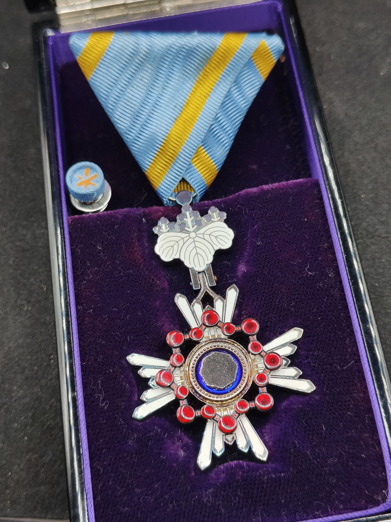 全场0元起拍 第118期 咸鱼国勋章拍卖专场 12月20日（周三）下午6：00开始 日本荣典后，瑞宝单光章 银制带略