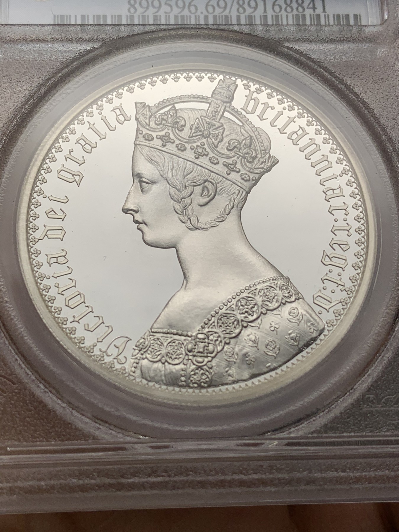 《竞宝斋》第225场-周日，周一，周二 3场 (全场包邮) PCGS-PR69DCAM 英国 2021年 维多利亚哥特肖像5英镑加厚精制银币 2盎司 发行量3750枚