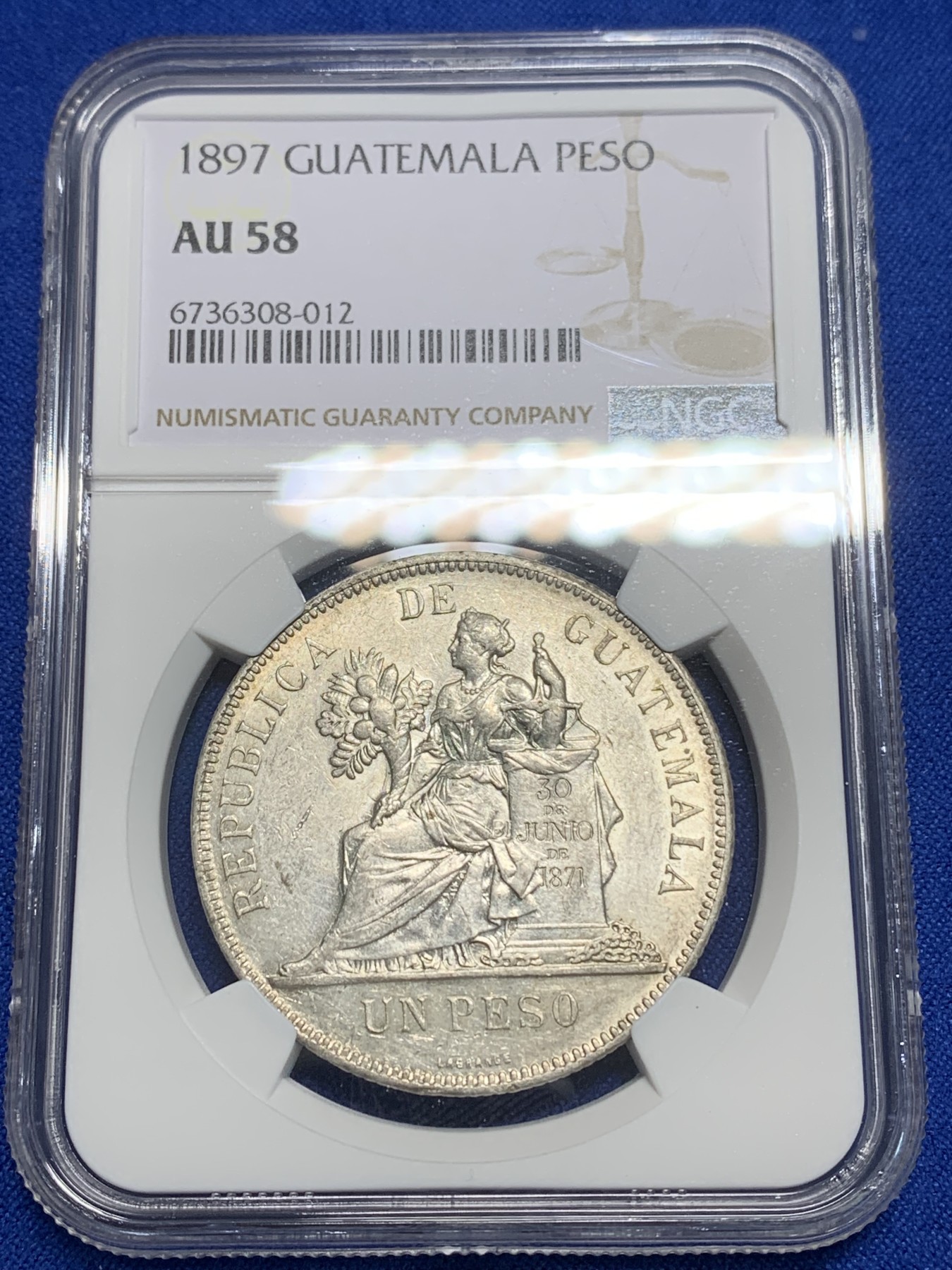 《竞宝斋》第225场-周日，周一，周二 3场 (全场包邮) NGC-AU58 危地马拉1897年1比索大银币 少见年份