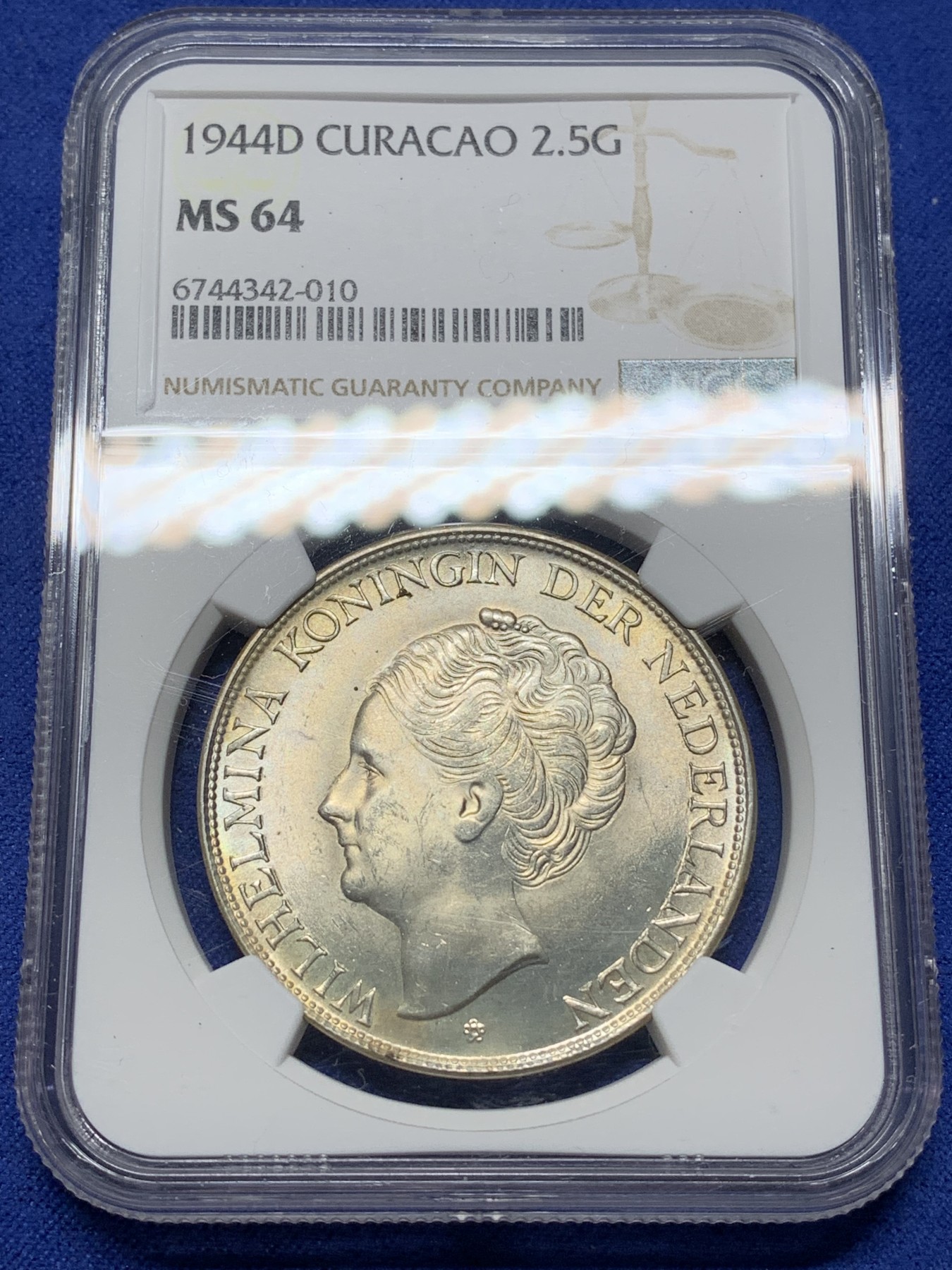 《竞宝斋》第225场-周日，周一，周二 3场 (全场包邮) NGC MS64 荷属库拉索1944年女王威廉明娜2.5盾银币，廉价64的近代品种不多了