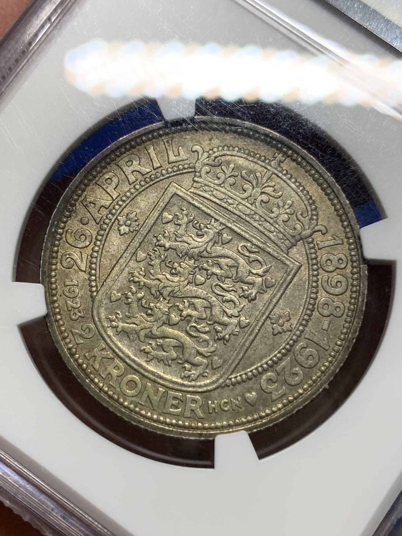 《竞宝斋》第225场-周日，周一，周二 3场 (全场包邮) NGC-MS64 丹麦王国克里斯坦十世1923年银婚纪念2克朗银币，漂亮的老欧洲彩，发行量仅20.3万枚