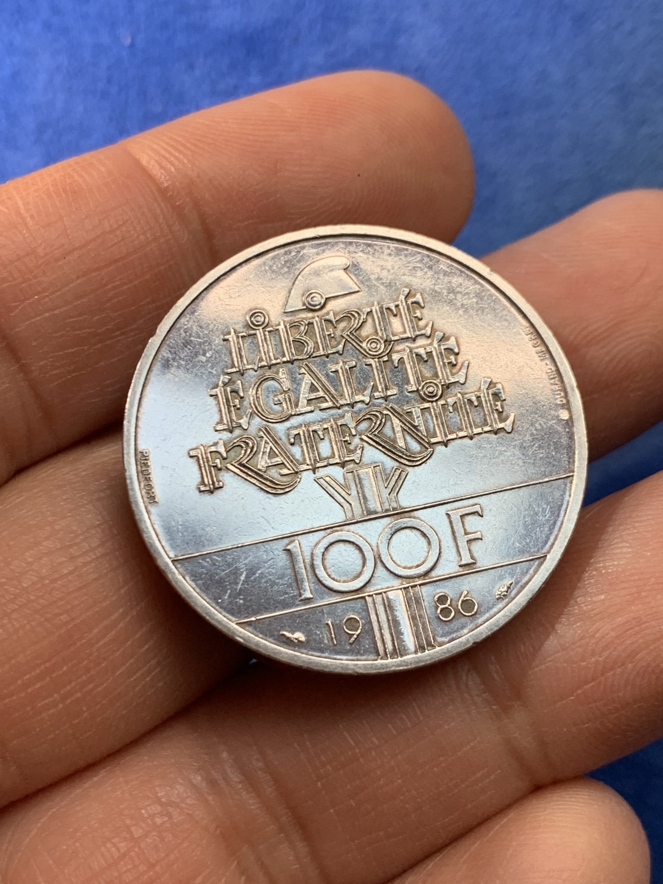 《竞宝斋》第225场-周日，周一，周二 3场 (全场包邮) 1986年自由女神100法郎银币 30克加重版