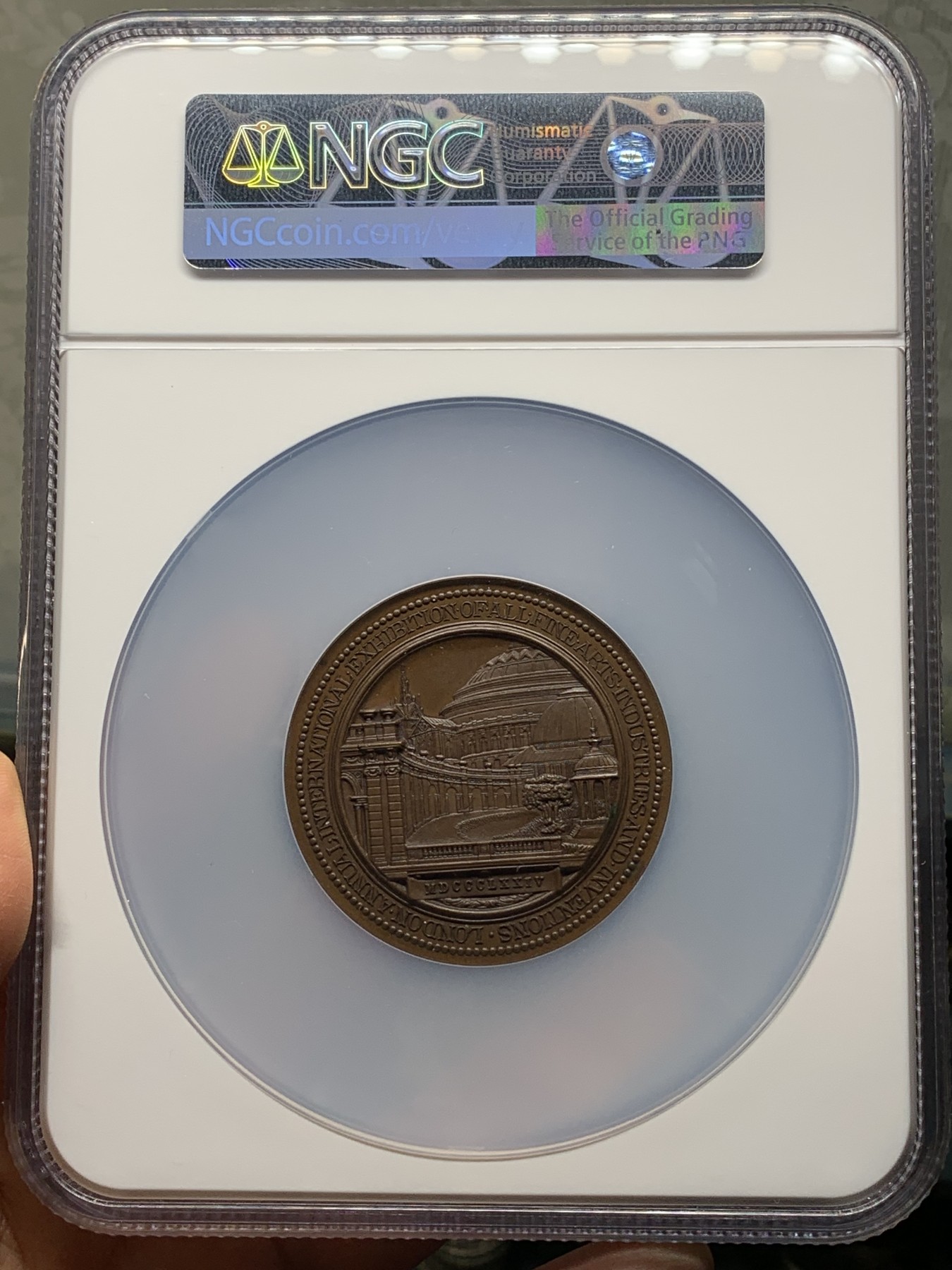 《竞宝斋》第225场-周日，周一，周二 3场 (全场包邮) NGC MS62BN 英国1874伦敦展览纪念铜章 加厚大盒装