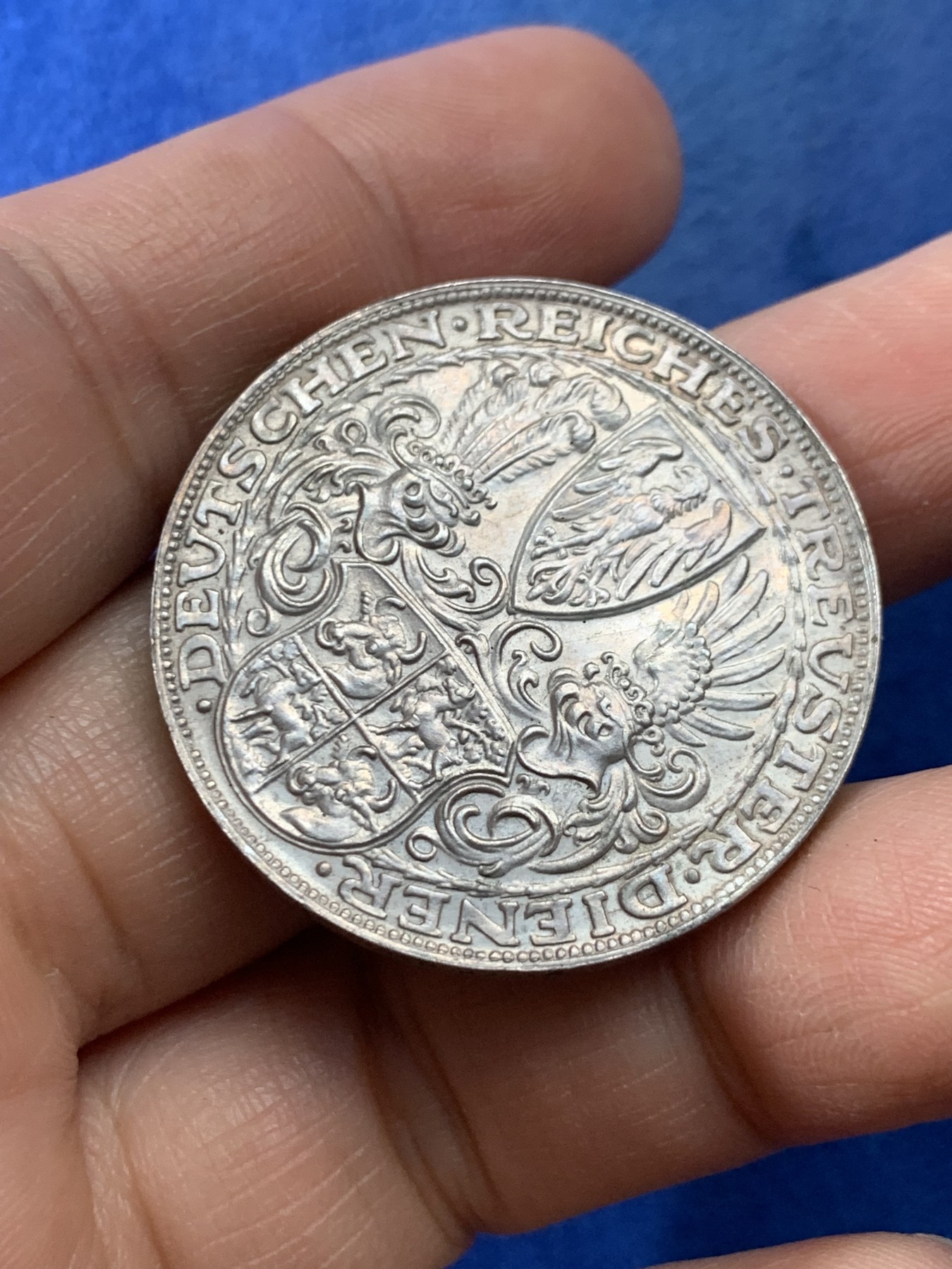 《竞宝斋》第225场-周日，周一，周二 3场 (全场包邮) 德国卡尔.哥茨1927年兴登堡总统80大寿5马克币型章