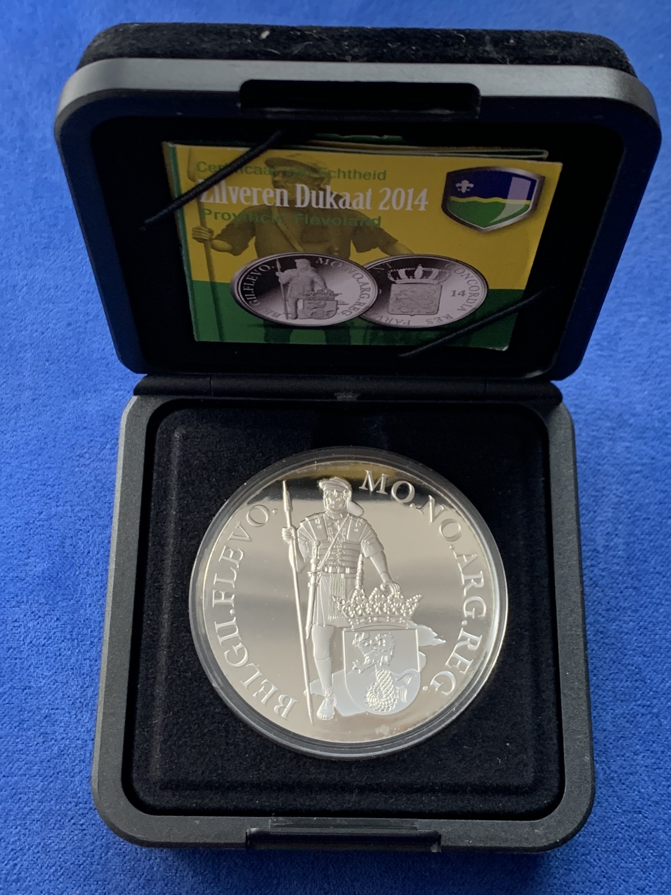 《竞宝斋》第225场-周日，周一，周二 3场 (全场包邮) 荷兰2014年弗莱福兰省（罗马士兵）杜卡特精制纪念银币 礼盒装 重28.25g 873银 40mm 发行仅3000枚