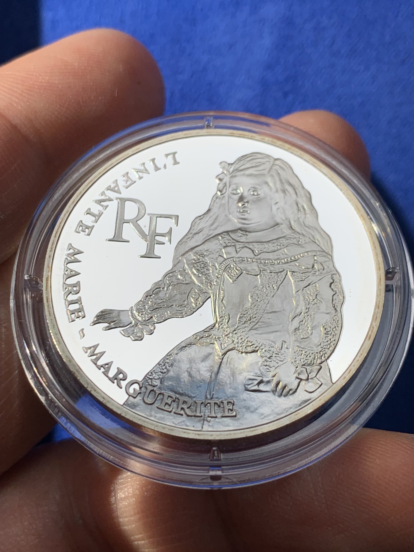 《竞宝斋》第225场-周日，周一，周二 3场 (全场包邮) 法国1993年卢浮宫珍藏系列-玛格丽特公主100法郎精制银币（盒证齐全） 重22.2g 900银 37mm 发行20000