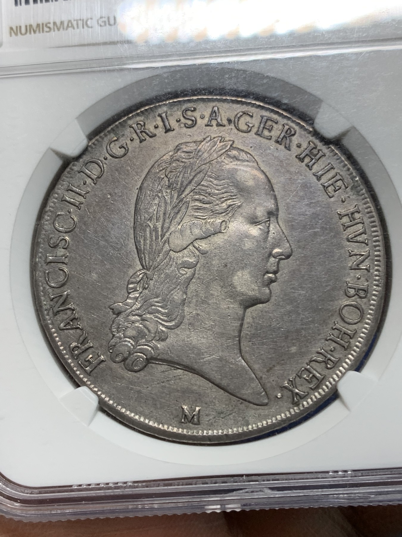 《竞宝斋》第225场-周日，周一，周二 3场 (全场包邮) NGC AUD 弗朗茨二世，米兰版，脸部丰满，比后期发型的要好看很多。拿破仑称帝前米兰臣服于哈布斯堡，故发型银币正面人物采用弗朗茨二世。虽无分，但值得收藏！