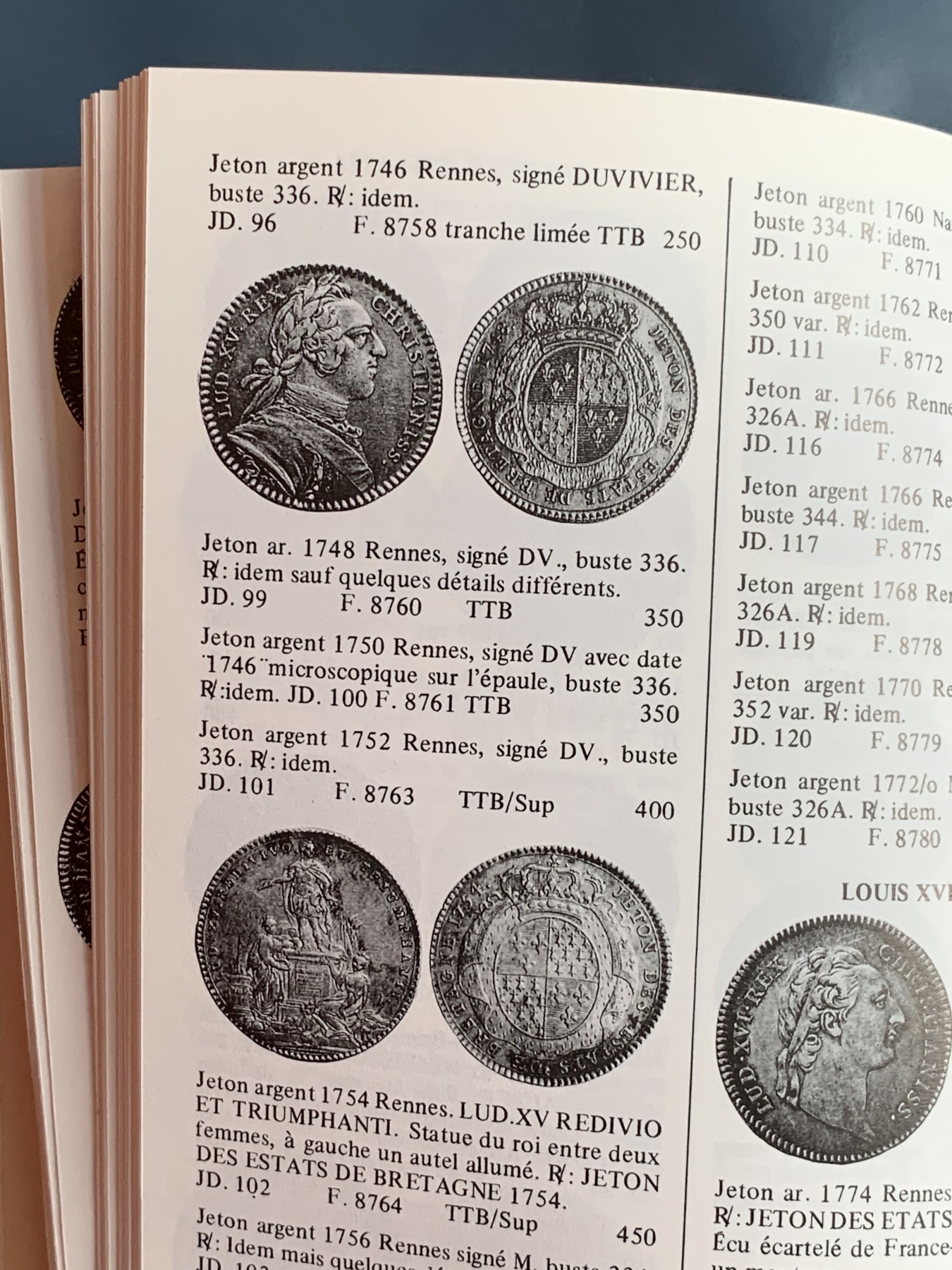 《竞宝斋》第225场-周日，周一，周二 3场 (全场包邮) （硬壳精装本）1986法国八角代币目录 详尽阐述特征与定价 绝版书籍非常有参考和收藏价值 未使用品