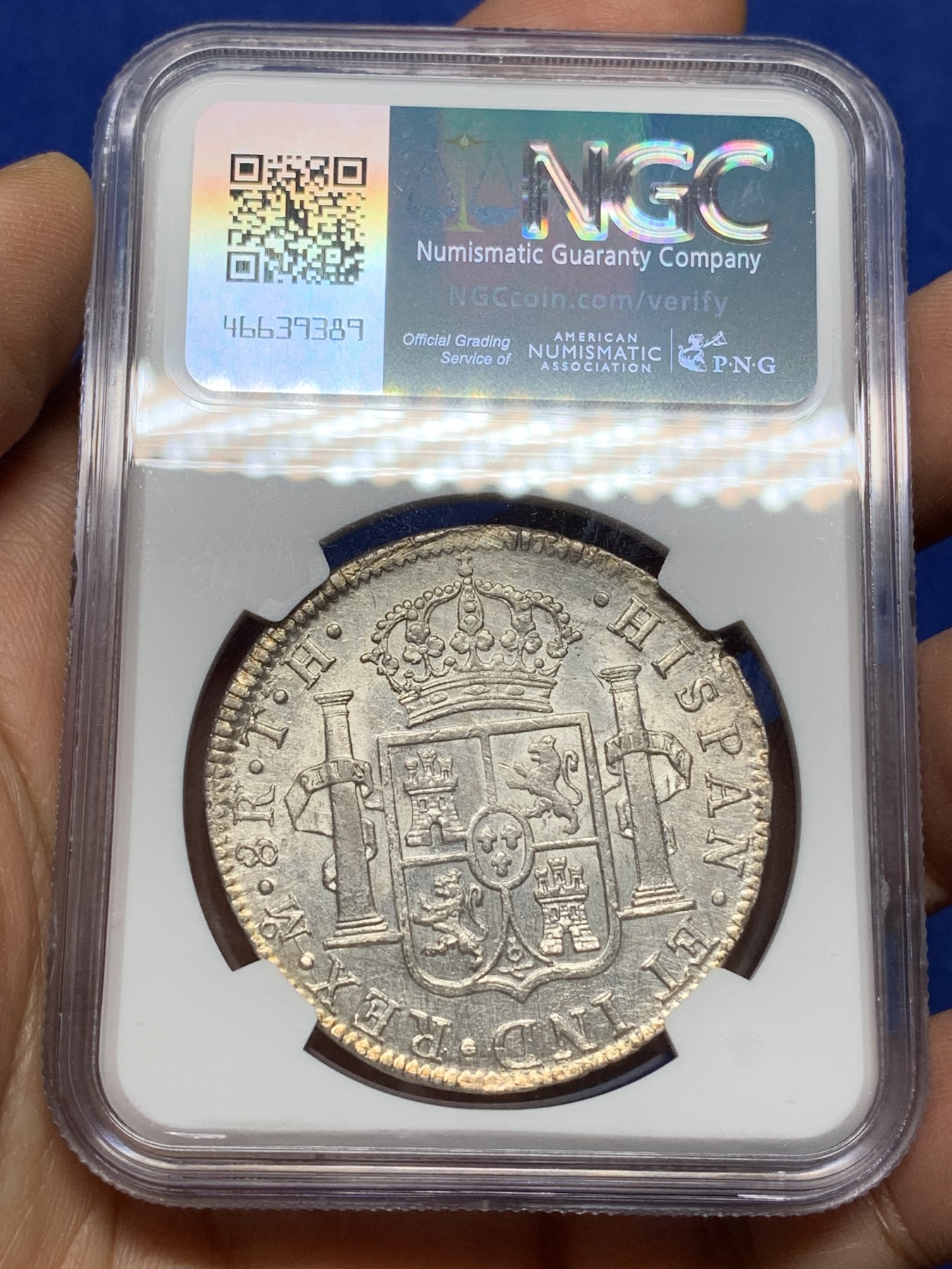 《竞宝斋》第225场-周日，周一，周二 3场 (全场包邮) NGC UNC西属墨西哥1807年MO TH卡洛斯四世双柱8R 未流通状态 带光冲击分数！