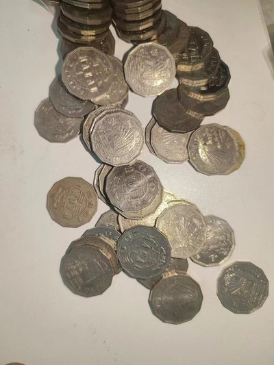 231213 - 澳门大五元，随机发货1枚，流通品