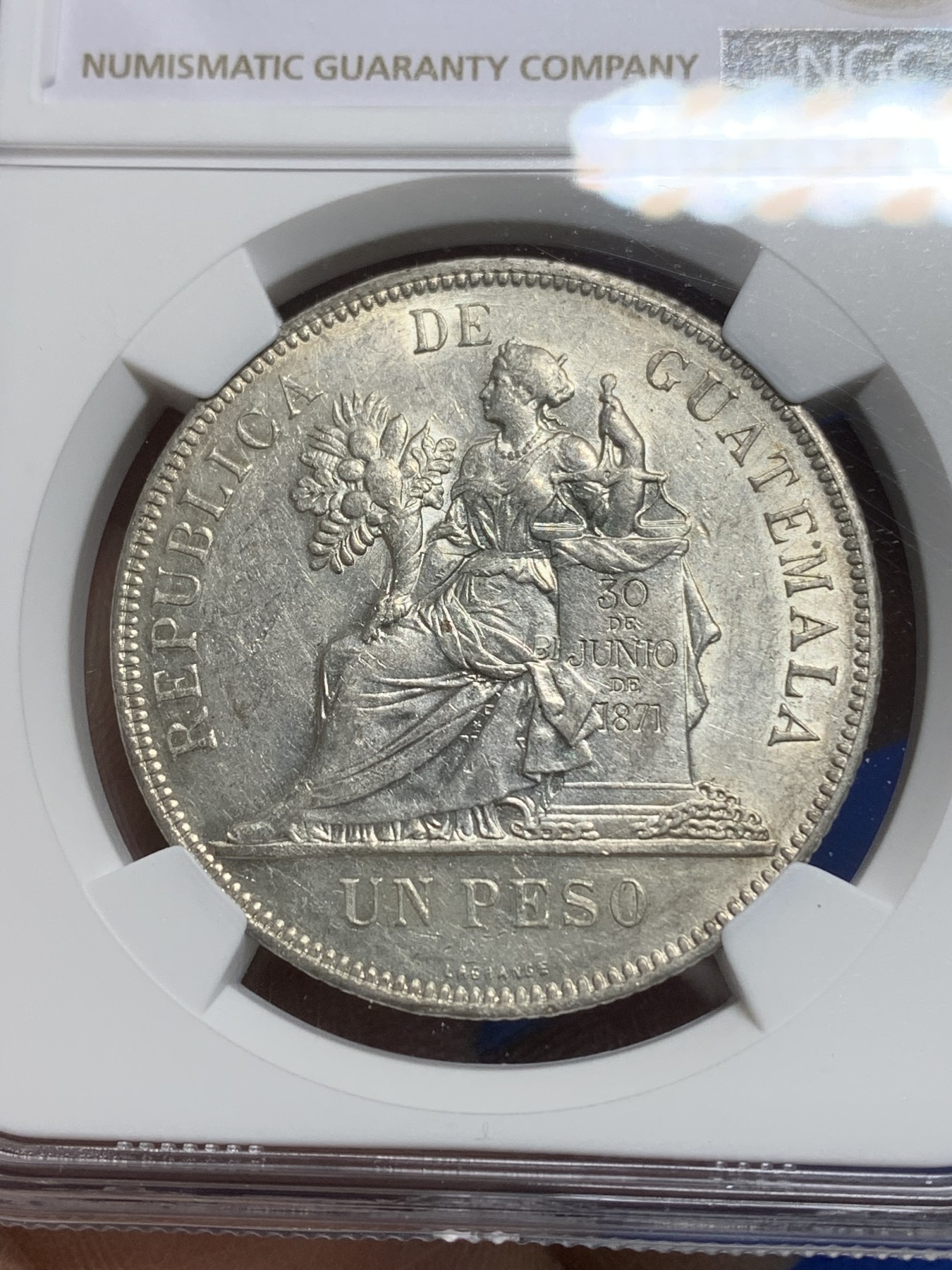 《竞宝斋》第225场-周日，周一，周二 3场 (全场包邮) NGC-AU58 危地马拉1897年1比索大银币 少见年份