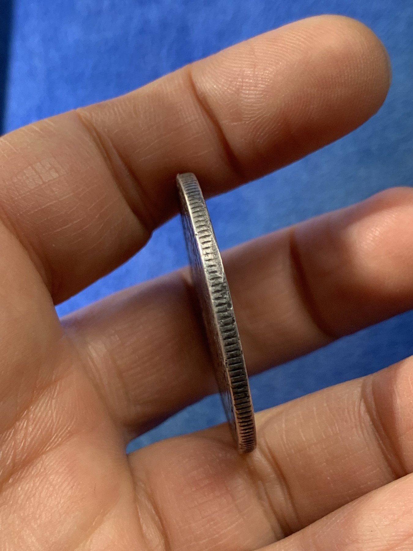 《竞宝斋》第225场-周日，周一，周二 3场 (全场包邮) 1926年委内瑞拉5玻利瓦尔大银币，25克，含银量0.9