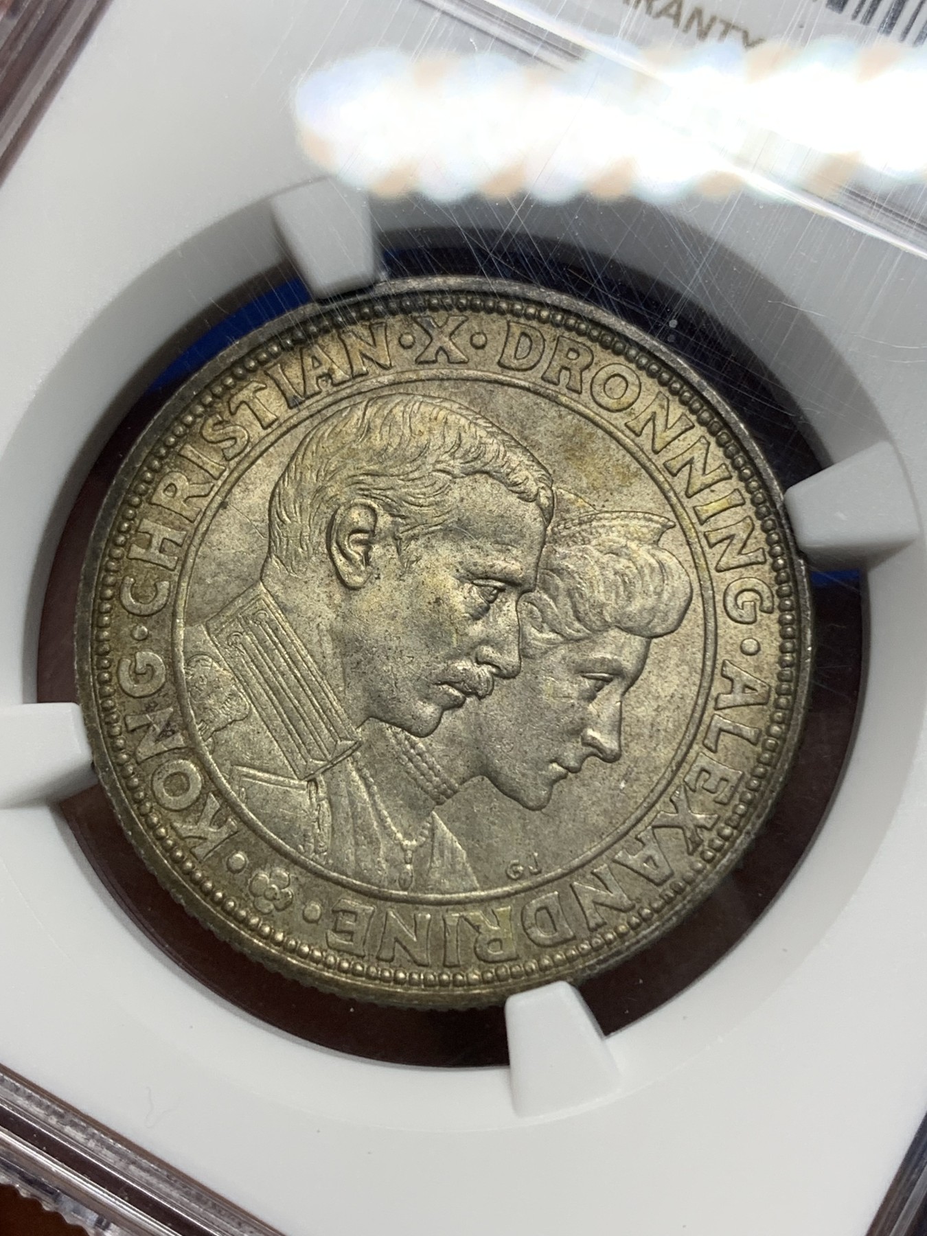 《竞宝斋》第225场-周日，周一，周二 3场 (全场包邮) NGC-MS64 丹麦王国克里斯坦十世1923年银婚纪念2克朗银币，漂亮的老欧洲彩，发行量仅20.3万枚