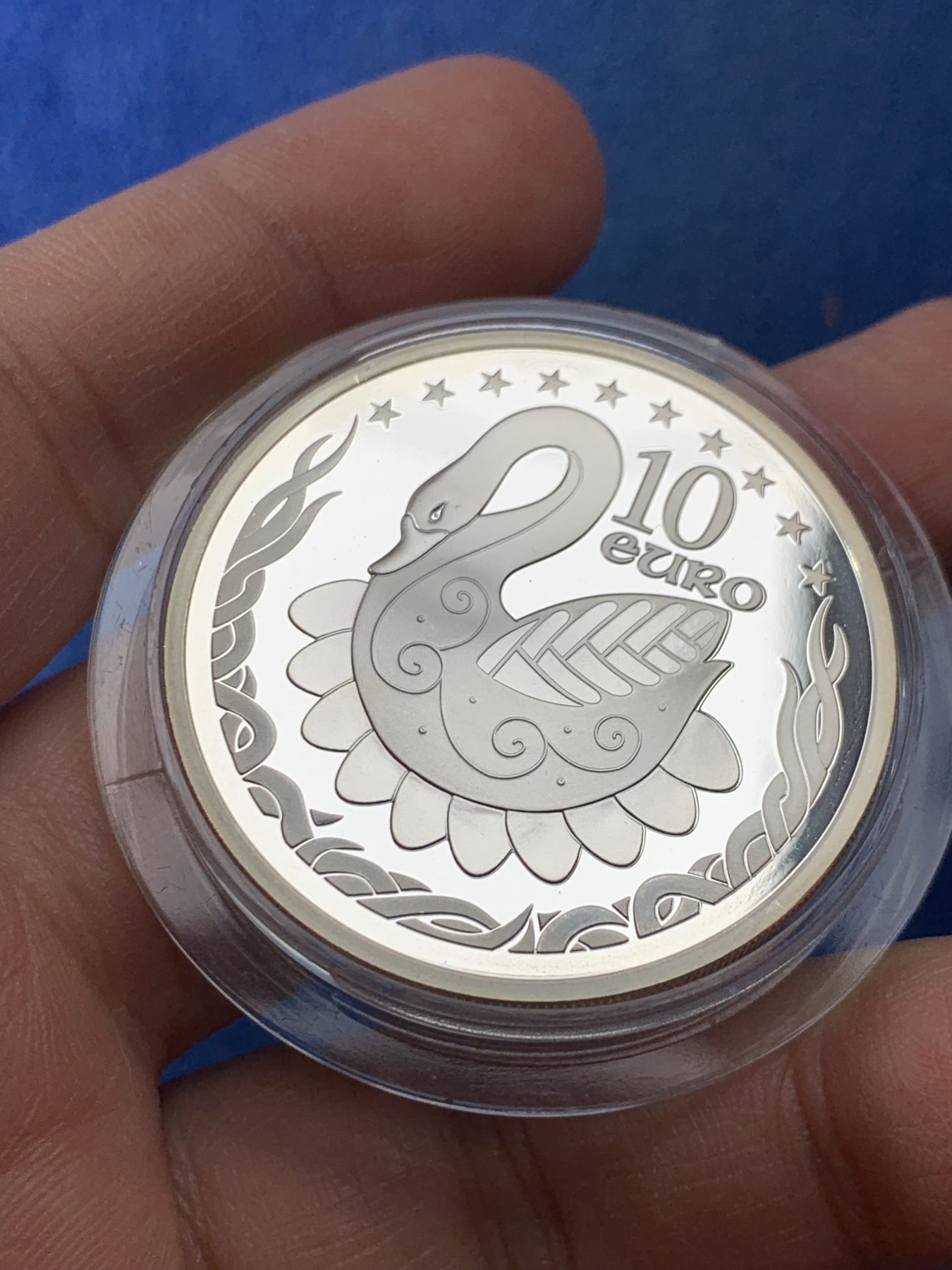 《竞宝斋》第225场-周日，周一，周二 3场 (全场包邮) 爱尔兰2004年欧洲之星-欧盟东扩天鹅纪念银币 10欧元精制币 重28.28g 925银 38.61mm 发行7500枚