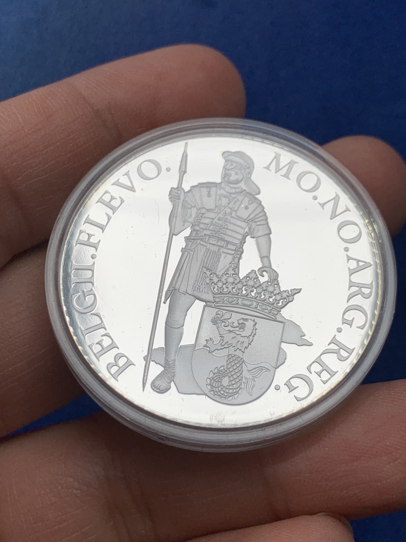 《竞宝斋》第225场-周日，周一，周二 3场 (全场包邮) 荷兰2014年弗莱福兰省（罗马士兵）杜卡特精制纪念银币 礼盒装 重28.25g 873银 40mm 发行仅3000枚