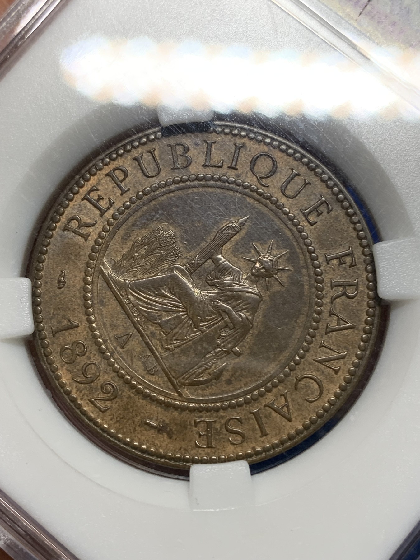 《竞宝斋》第225场-周日，周一，周二 3场 (全场包邮) 1892年法属印支百分之一铜币，中西文合璧，殖民气息浓重！