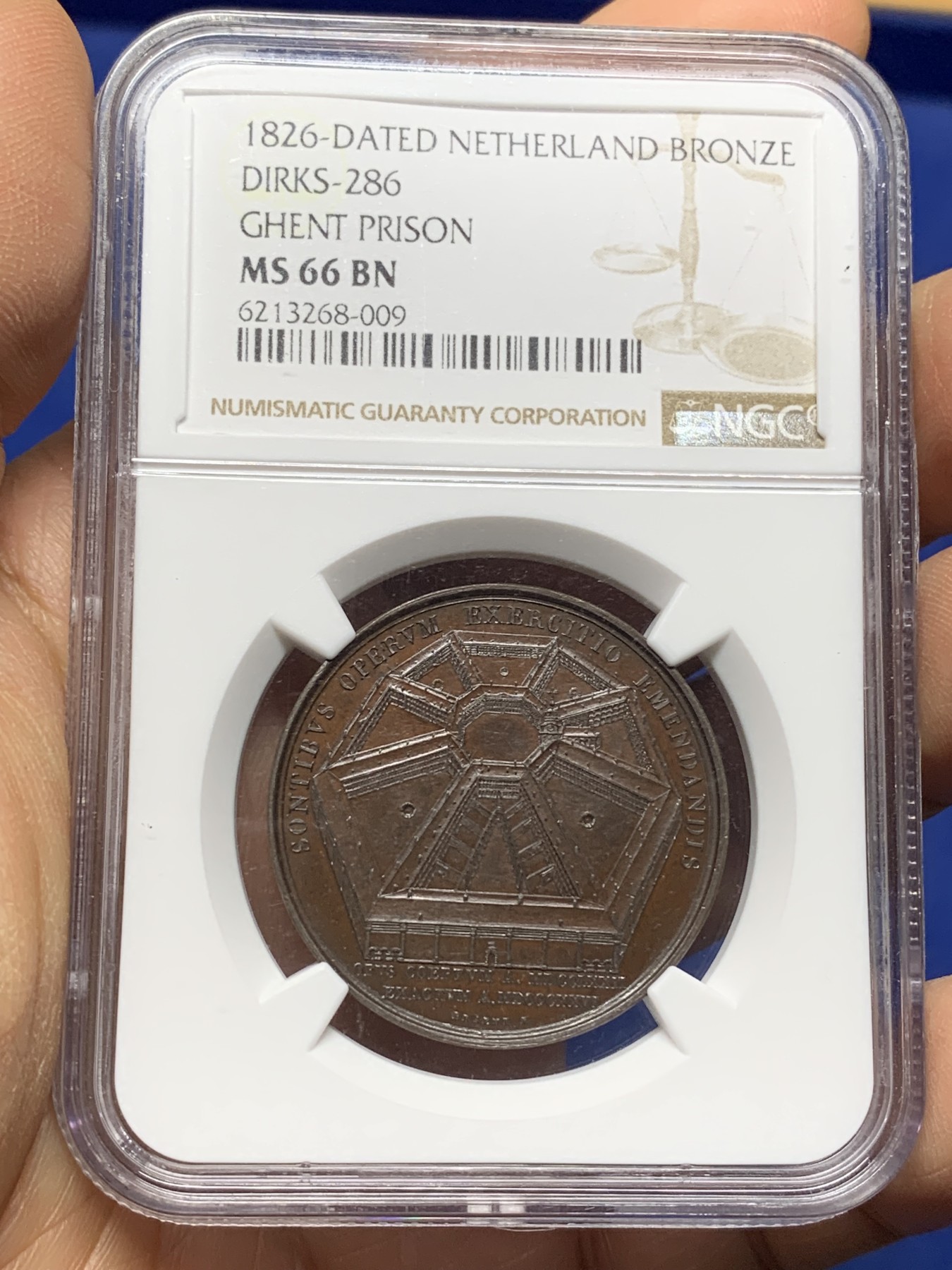 《竞宝斋》第225场-周日，周一，周二 3场 (全场包邮) NGC MS66 荷兰1826年铜章，根特监狱，细节丰富，顶级分数，紫色镜面光泽，附NGC高清大图。