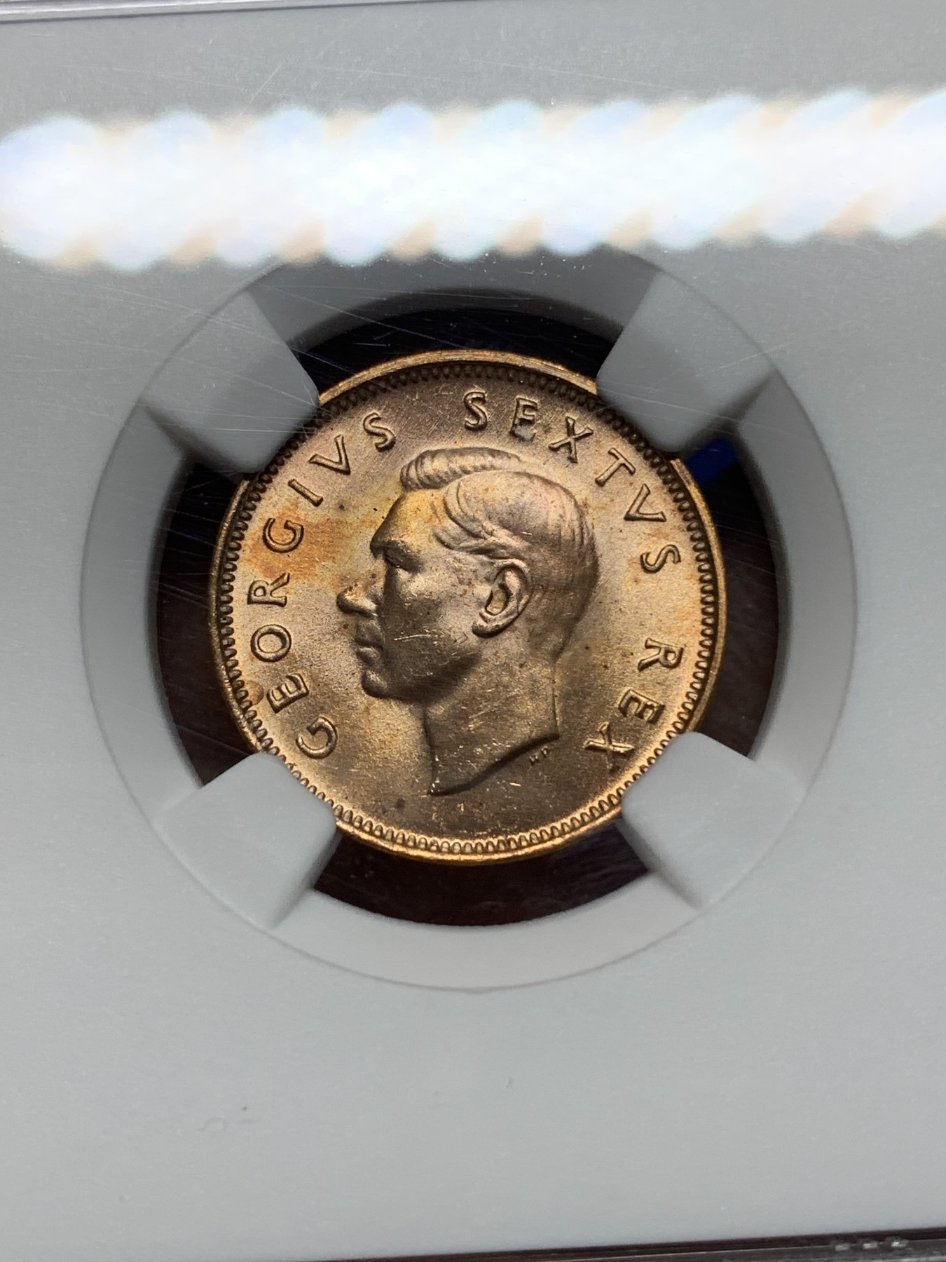 《竞宝斋》第225场-周日，周一，周二 3场 (全场包邮) NGC-MS65 乔六1952年英属南非1/4P铜币，光度好收藏一步到位