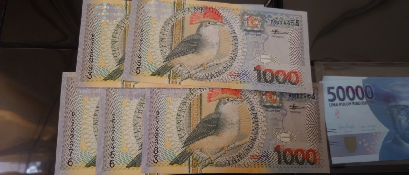 【世界钱币】精选微拍第89期暨2023年第三十六期 最新币展品种(群里卖剩挑剩的)专场 2000年苏里南1000 全新绝品尾号993