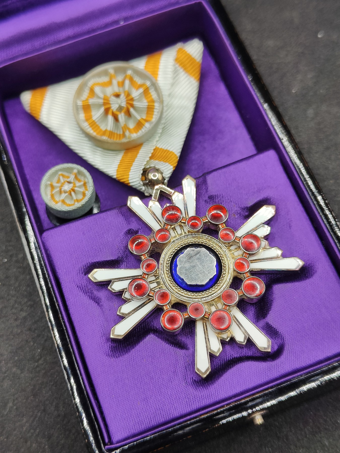 全场0元起拍 第118期 咸鱼国勋章拍卖专场 12月20日（周三）下午6：00开始 美品 日本四等瑞宝章 银制带盒略