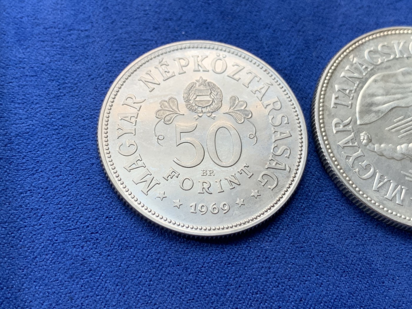 《竞宝斋》第225场-周日，周一，周二 3场 (全场包邮) 两枚一组 匈牙利1969年建国50周年纪念银币 50福林+100福林