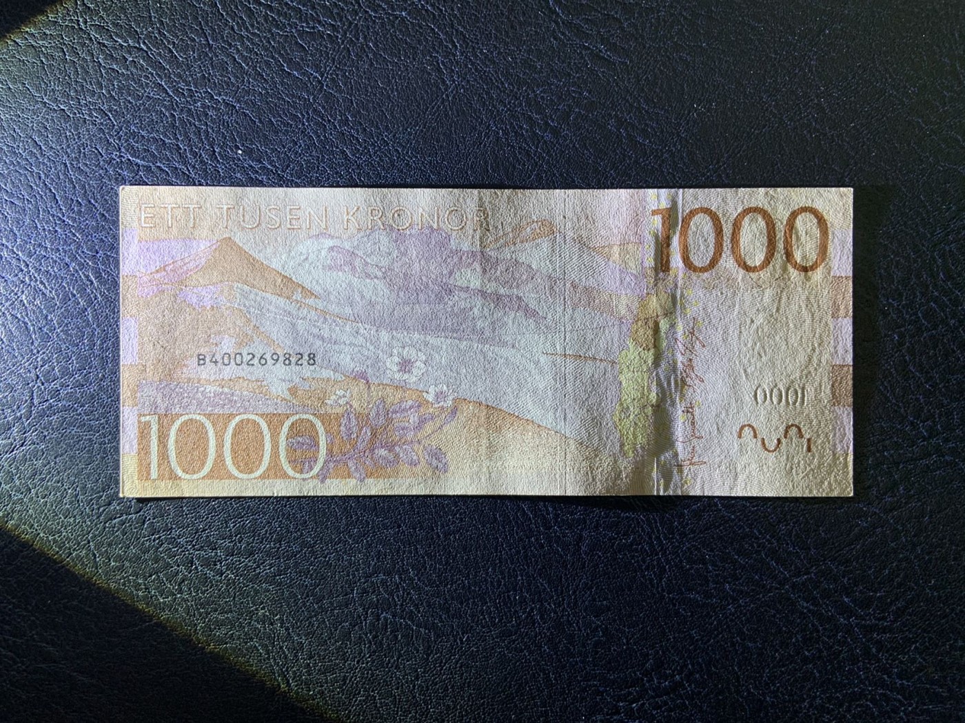 收藏联盟Quantum Auction 第312期拍卖  瑞典2015年1000克朗 品相AU+  瑞典前外长 第二任联合国秘书长达格·哈马舍尔德