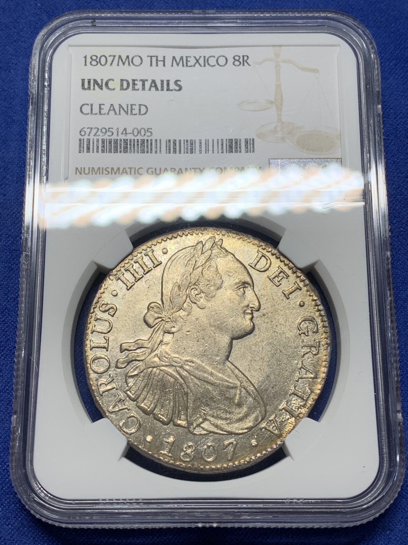 《竞宝斋》第225场-周日，周一，周二 3场 (全场包邮) NGC UNC西属墨西哥1807年MO TH卡洛斯四世双柱8R 未流通状态 带光冲击分数！